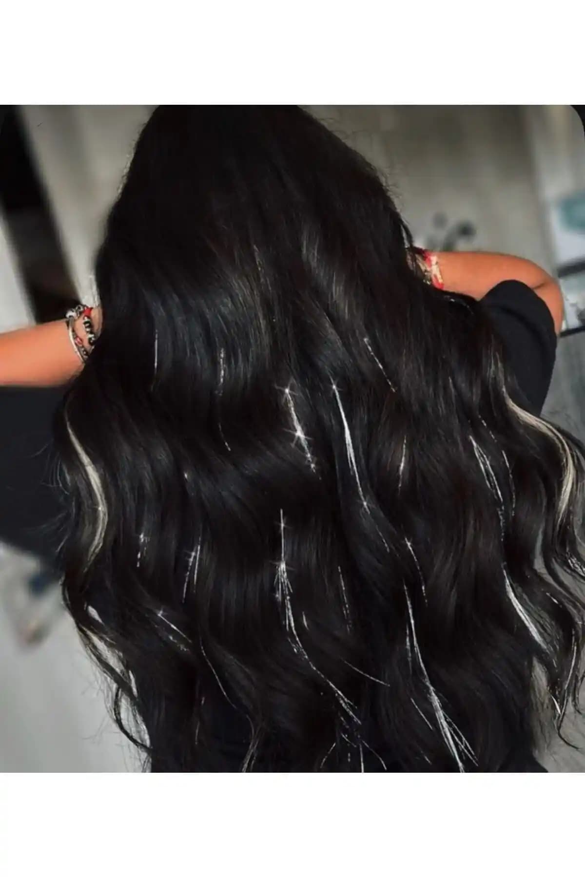 Saç Simi ve Şeffaf Detaylar Moda Dünyasında Kendini Yeniden Yaratmanın Anahtarı