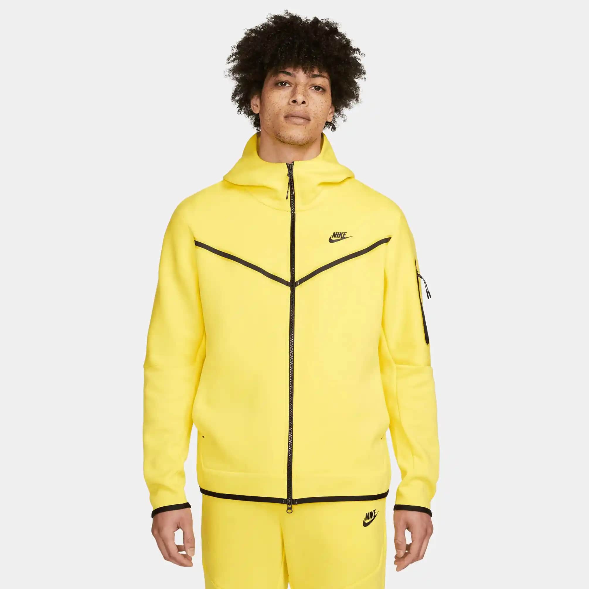 Sarı Nike Tech Ürünleri ile Modern ve Enerjik Giyim Stilinizi Yükseltin