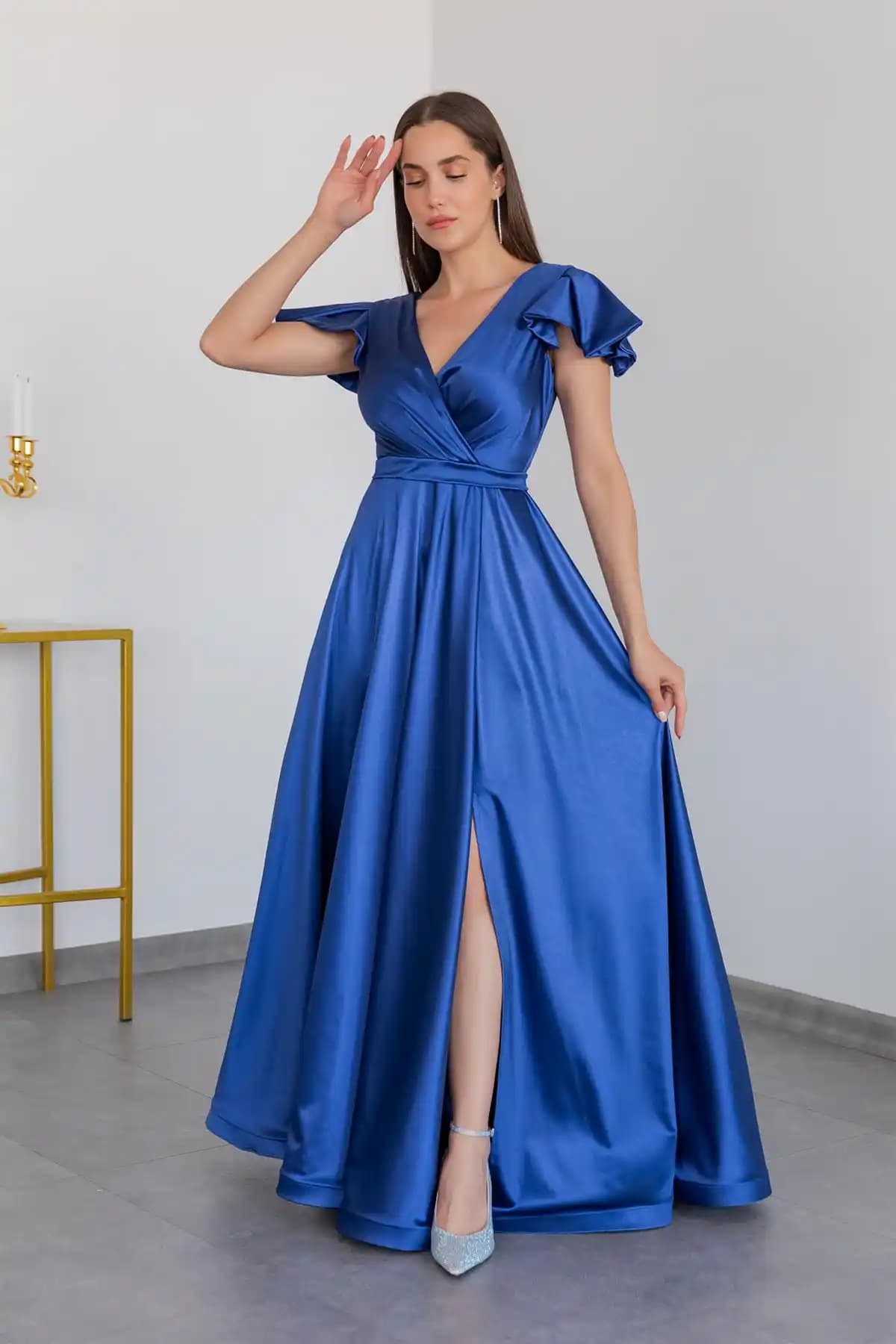 Saten Abiye Modelleri ve Trendleri: Zarif ve Şık Tasarımlar ile Özel Günler