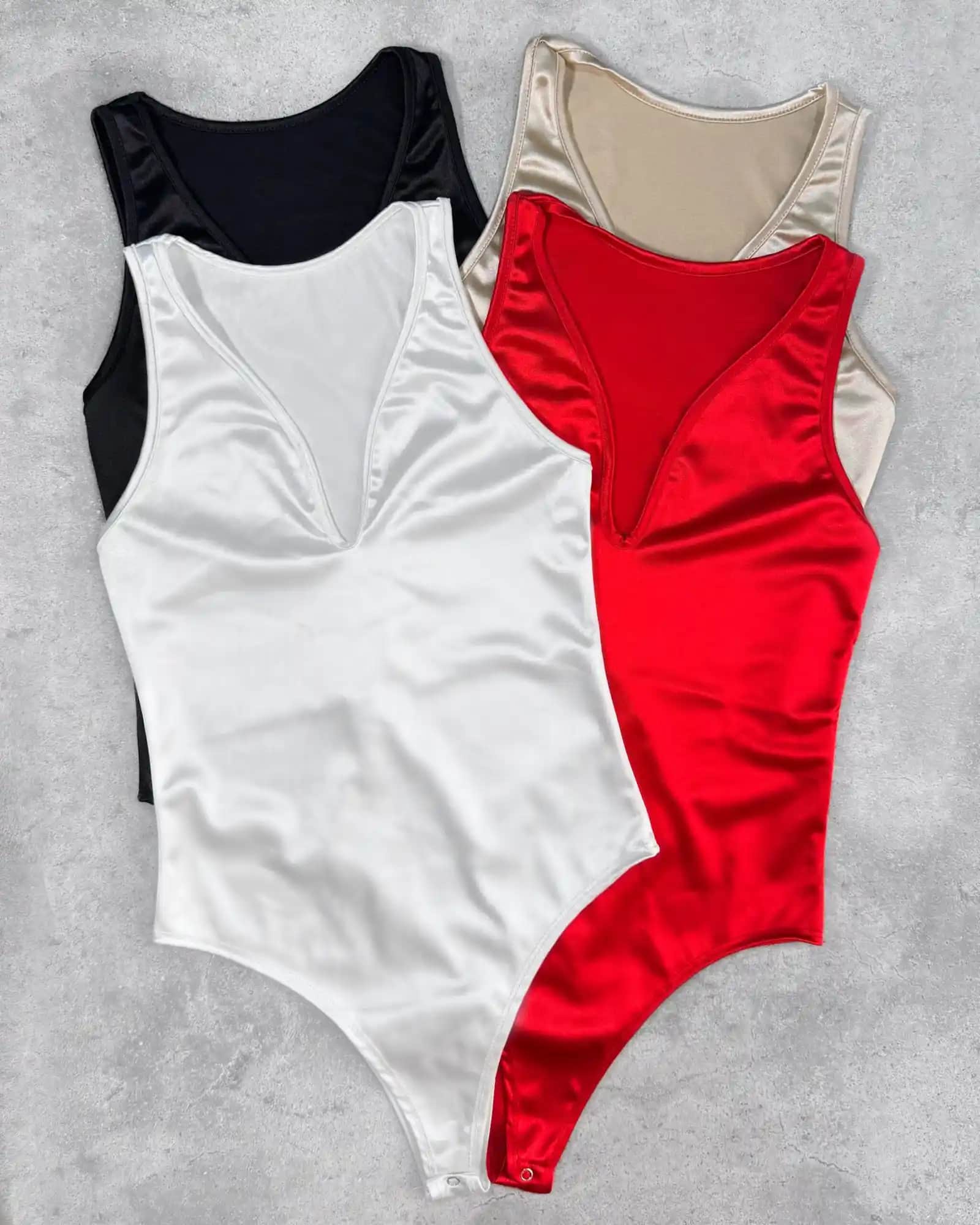 Saten Body Nedir? Şıklık ve Konforu Bir Arada Sunan Modern Moda Parçası