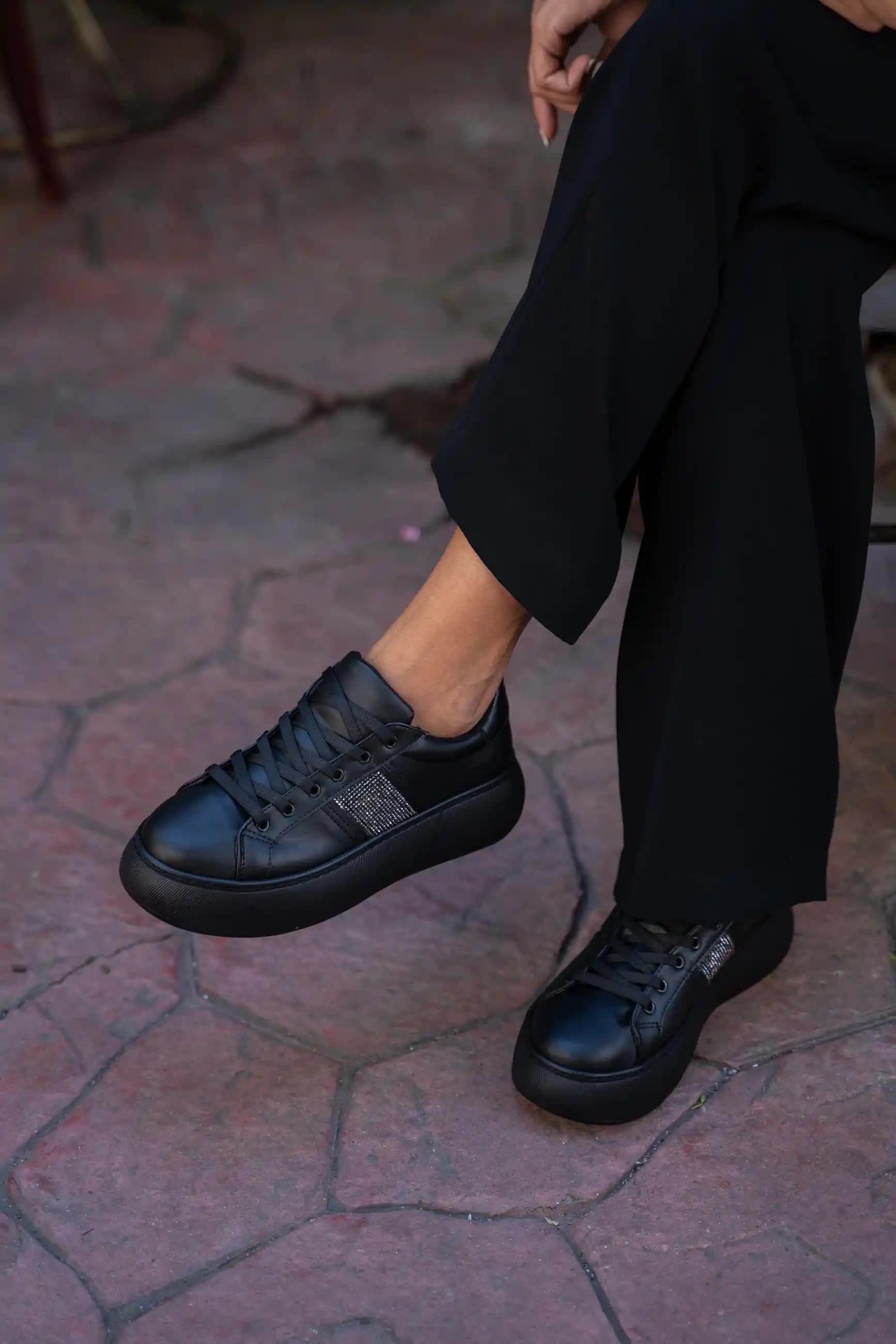 Siyah Ayakkabının Moda Dünyasındaki Yeri ve Kombinasyon İpuçları