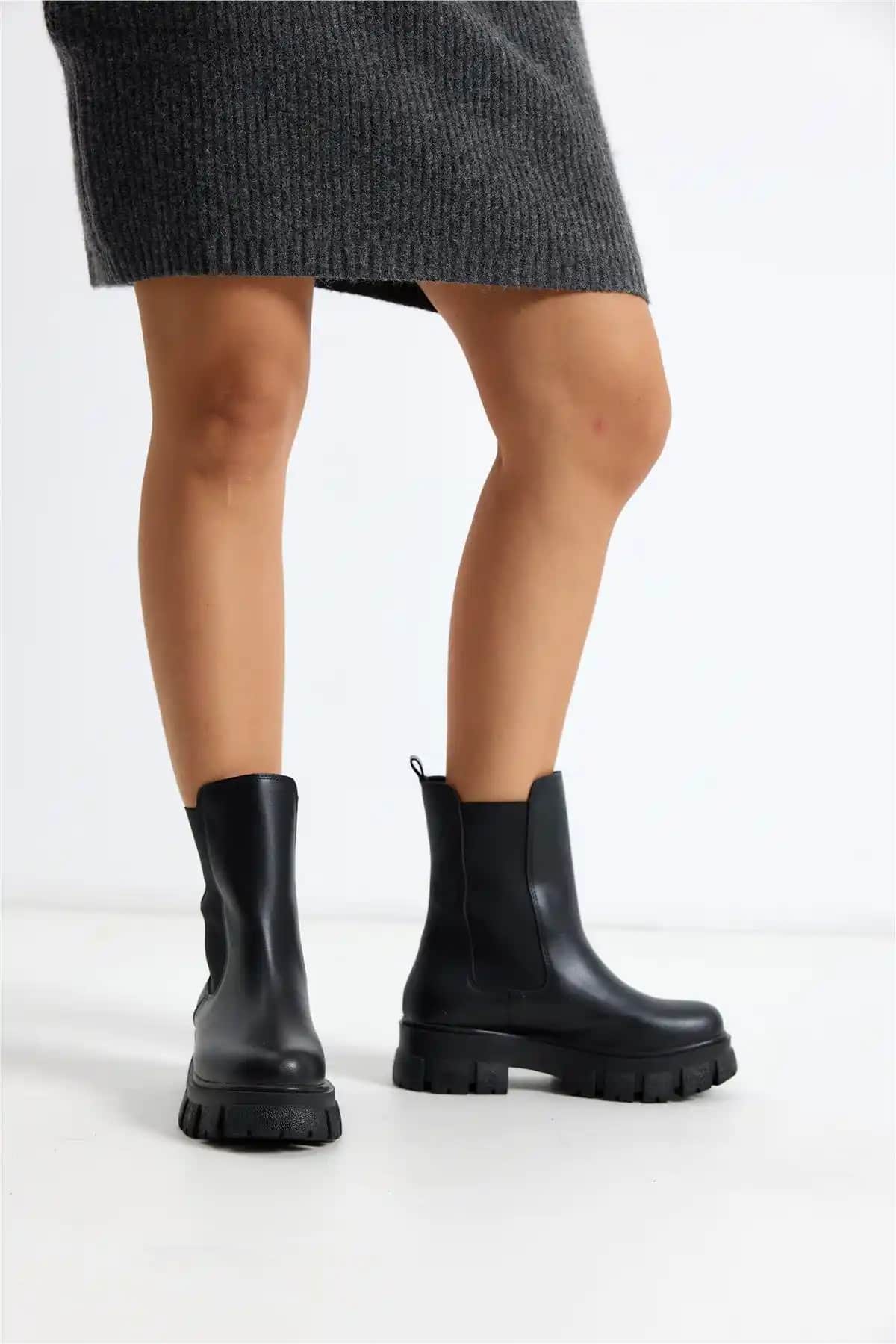 Siyah Bot Modelleri ve Trendleri: Her Tarz ve İhtiyaca Uygun Seçenekler