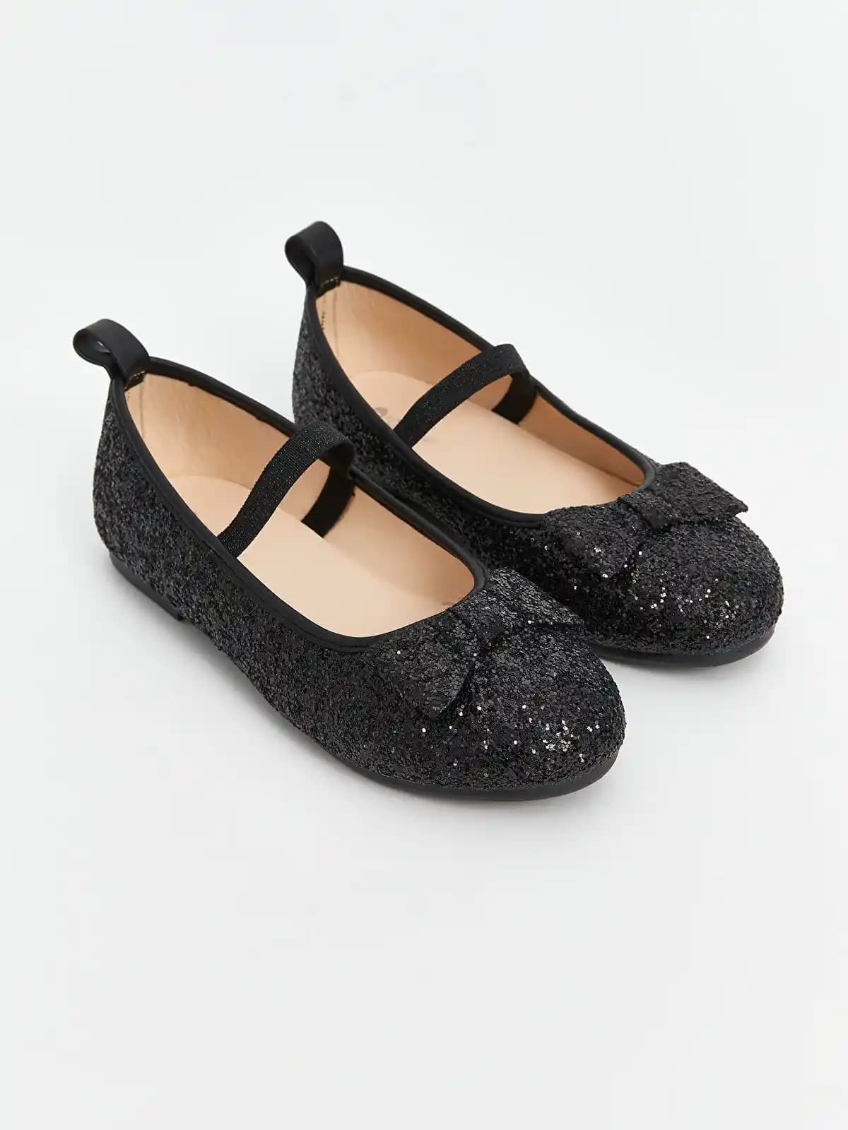 Siyah Kız Çocuk Babetleri: Şıklık ve Konfor Sunan Modeller ve Alım İpuçları