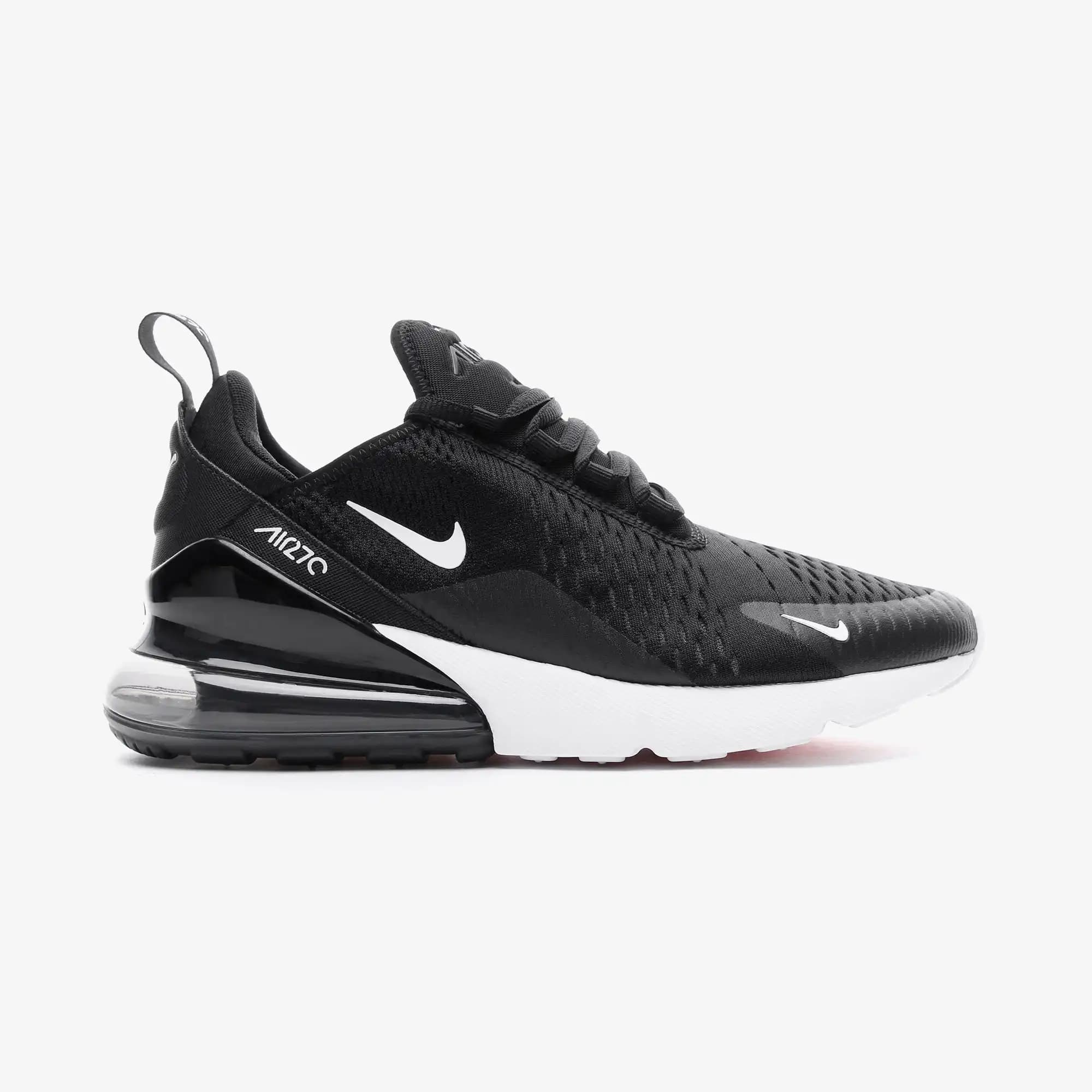 Siyah Nike Spor Ayakkabılarıyla Tarzınızı Yükseltin ve Günlük Şıklığa Adım Atın