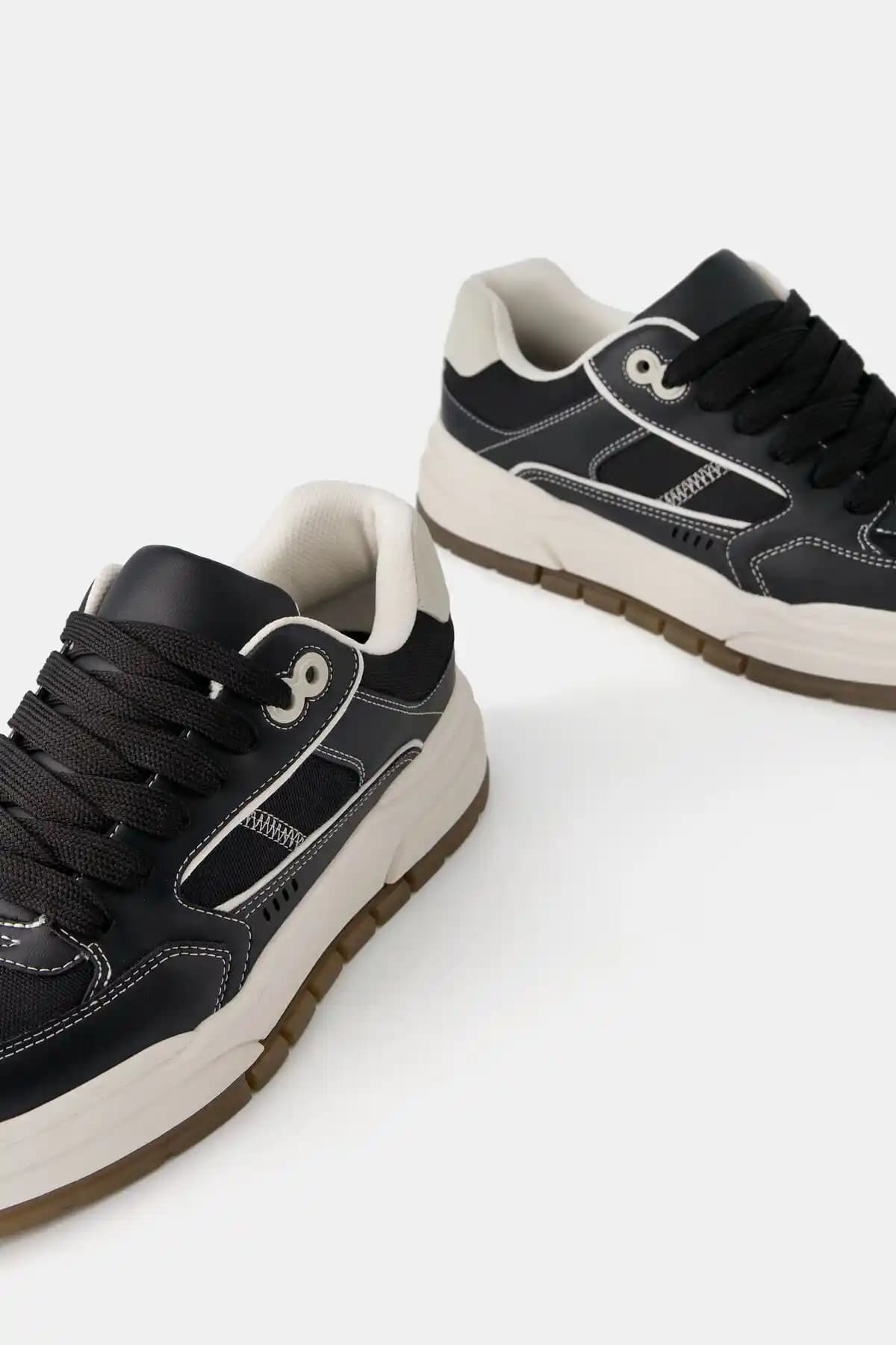 Skater Ayakkabıları: Güncel Moda ve Konforun Buluştuğu Popüler Seçenekler