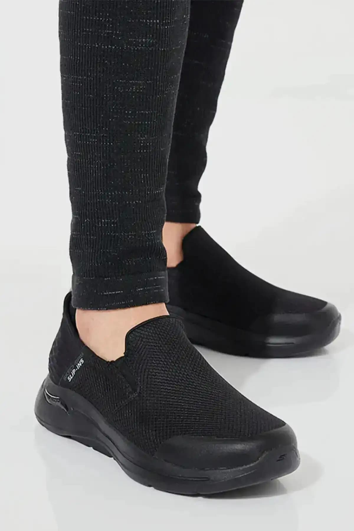Skechers Erkek Bağcıksız Ayakkabılar: Konfor ve Şıklığın Modern Çözümleri
