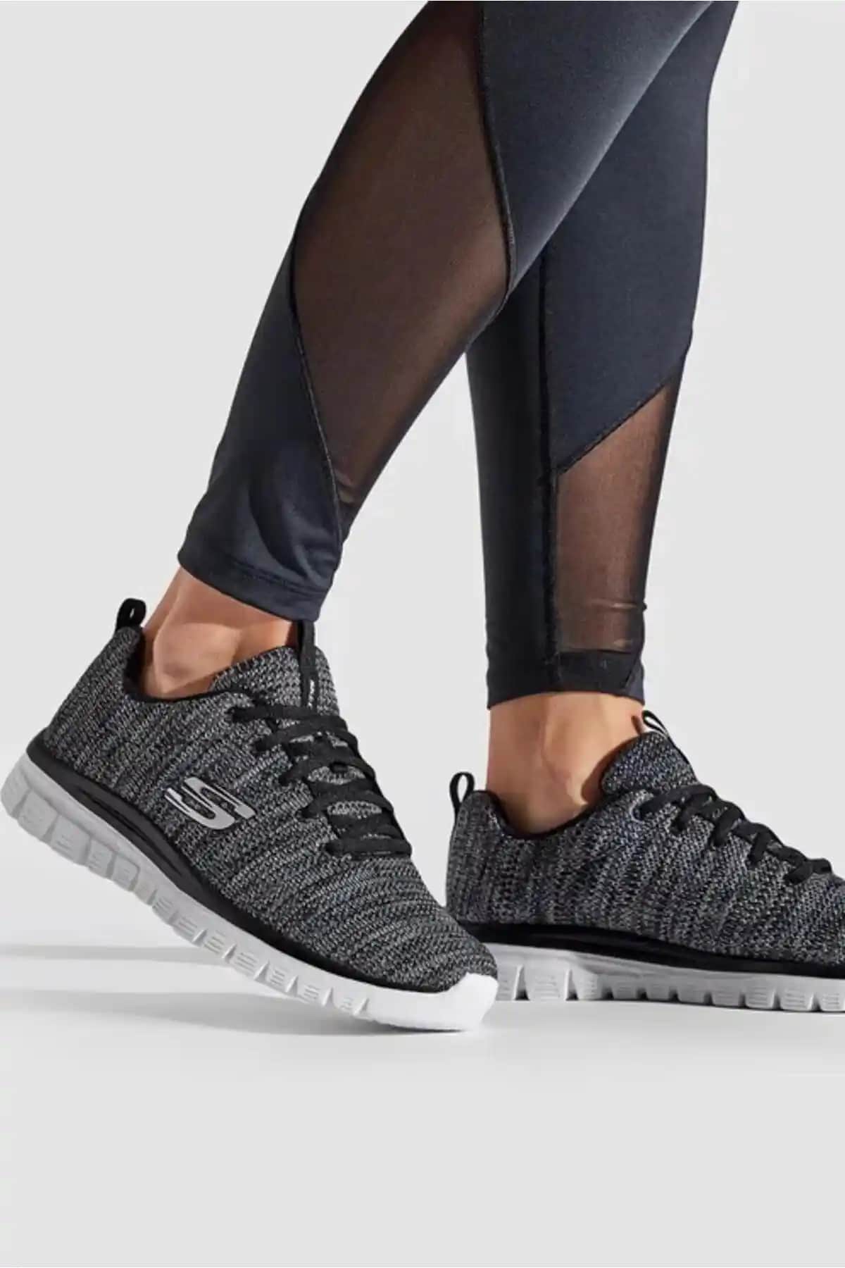 Skechers Jel Taban Teknolojisiyle Konfor ve Şıklığı Bir Arada Sunan Ayakkabılar