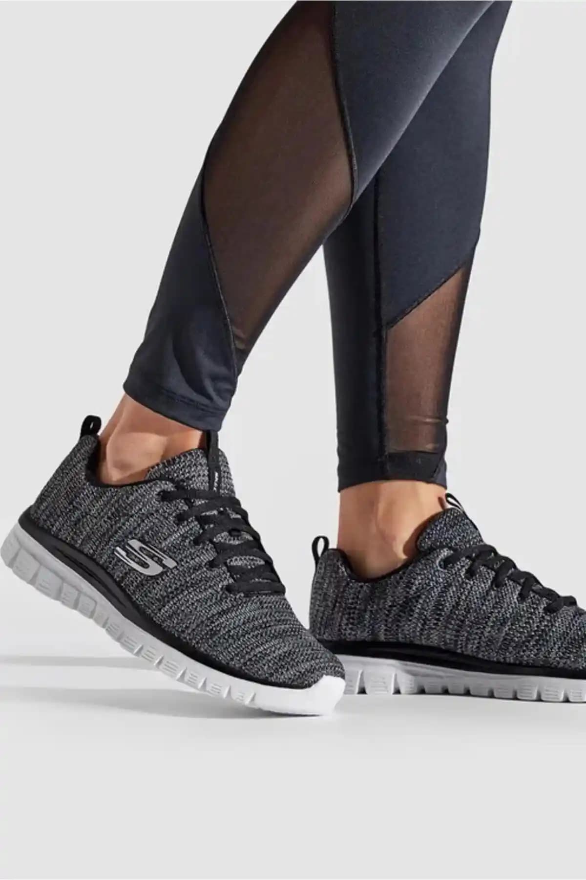 Skechers Jel Taban Teknolojisiyle Konfor ve Şıklığı Bir Arada Sunan Ayakkabılar