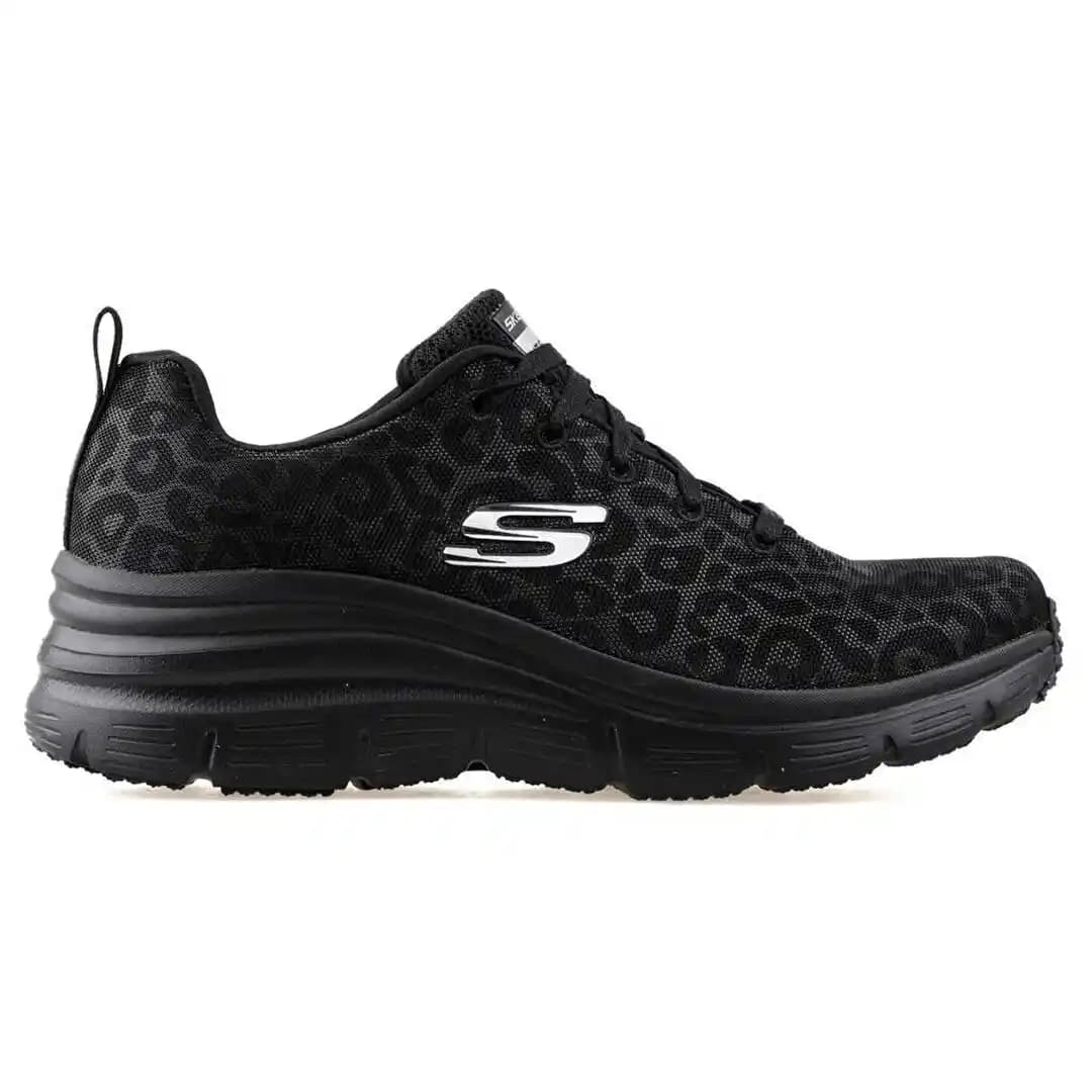 Skechers Kadın Ayakkabılarında Leopar Deseni ile Şıklık ve Konforun Birleşimi