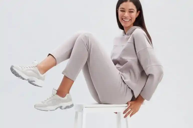 Skechers Kadın Yeni Sezon Koleksiyonu: Moda ve Konforun Buluştuğu Ayakkabılar