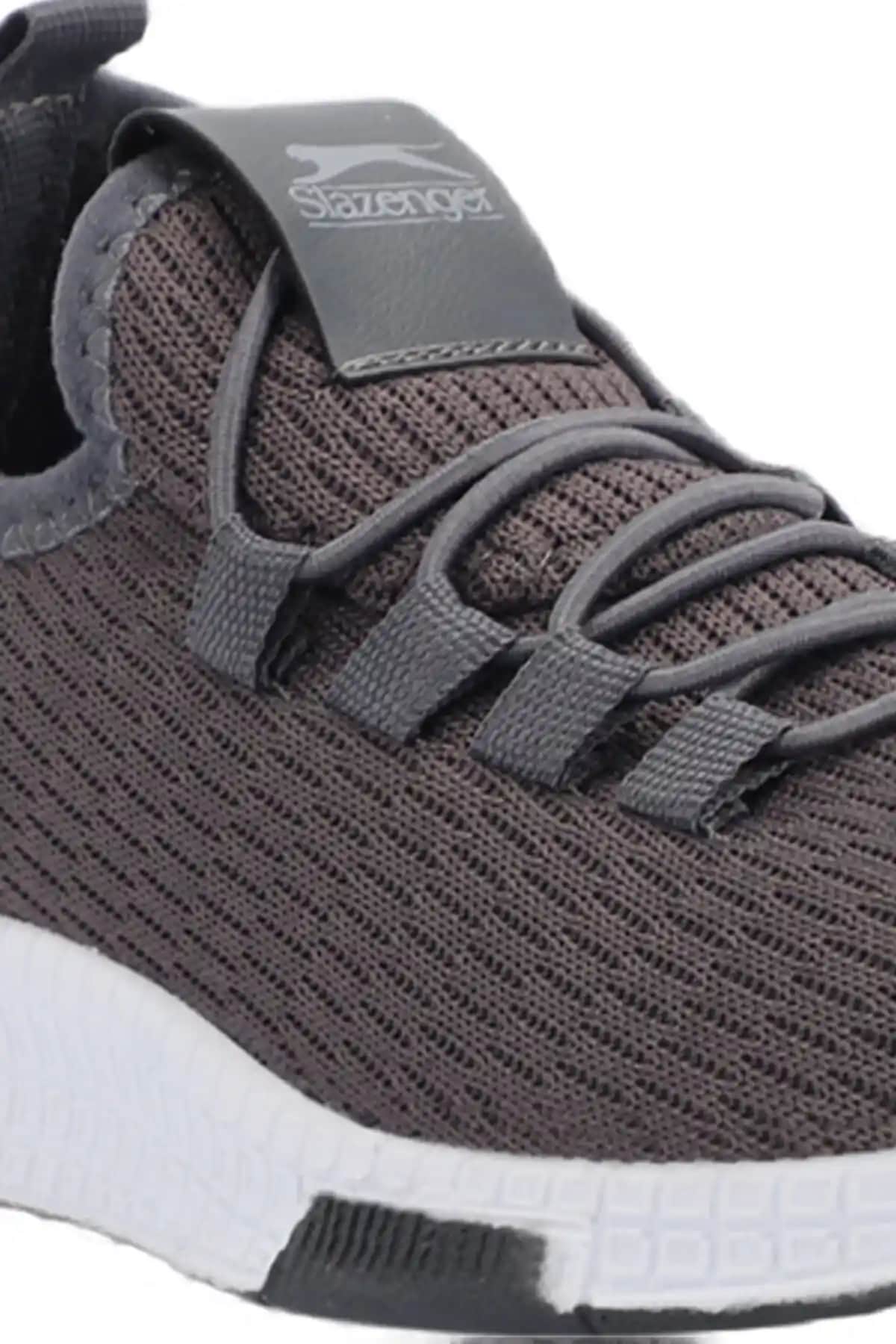 Slazenger Abena Sneaker: Güncel Moda Trendleriyle Şıklık ve Konforun Buluşması