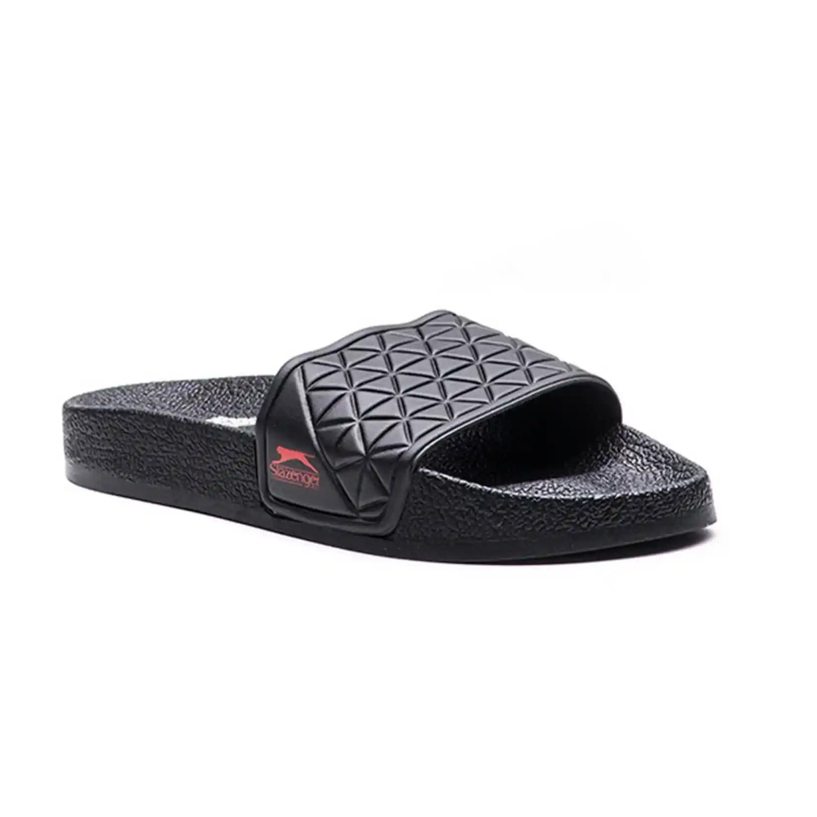 Slazenger Bayan Terlikleri: Şıklık ve Konforu Bir Arada Sunan Güncel Modeller