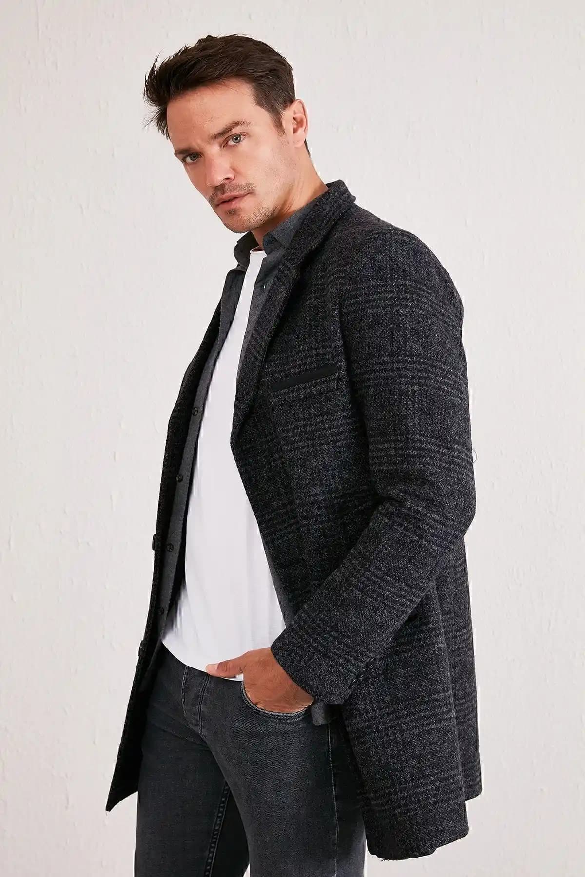 Slim Fit Erkek Kabanları: Modern ve Şık Tasarımlarla Kış Stilinizin Tamamlayıcısı