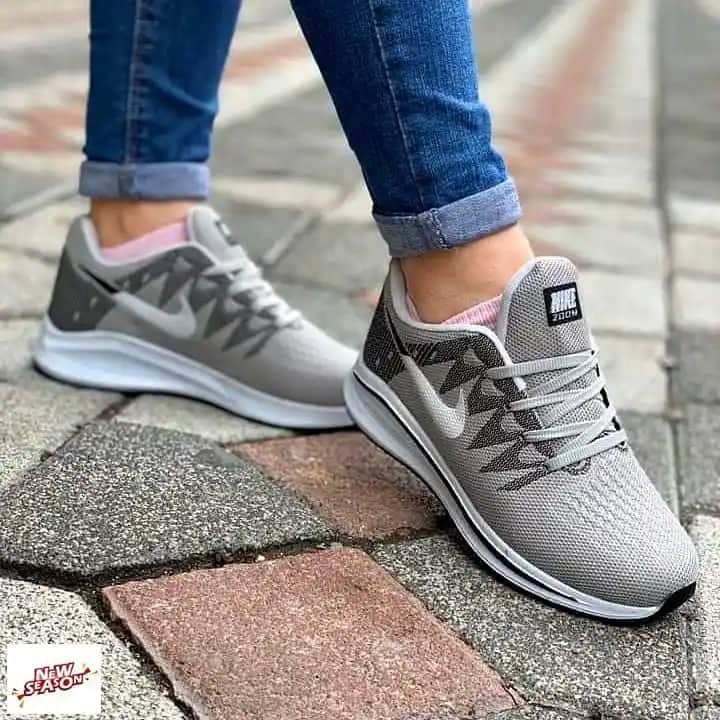 Sneaker Markaları ve Trendleri: Konfor ve Tarzı Bir Arada Sunan En İyi Seçenekler