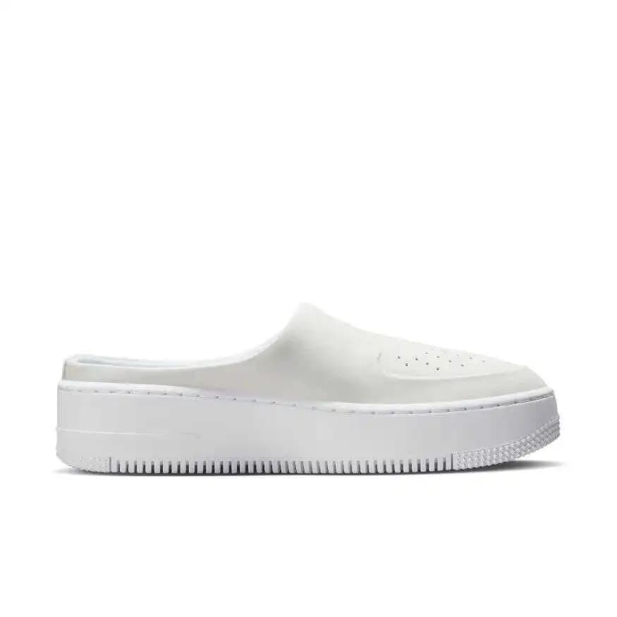 Sneaker ve Terlik Modasında Güncel Trendler ve Konforun Birleşimi