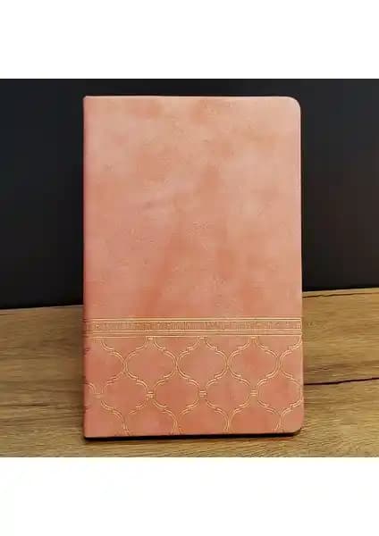 Somon Rengi Desenli Deri Defter: Şıklık ve İşlevselliğin Modern Buluşması