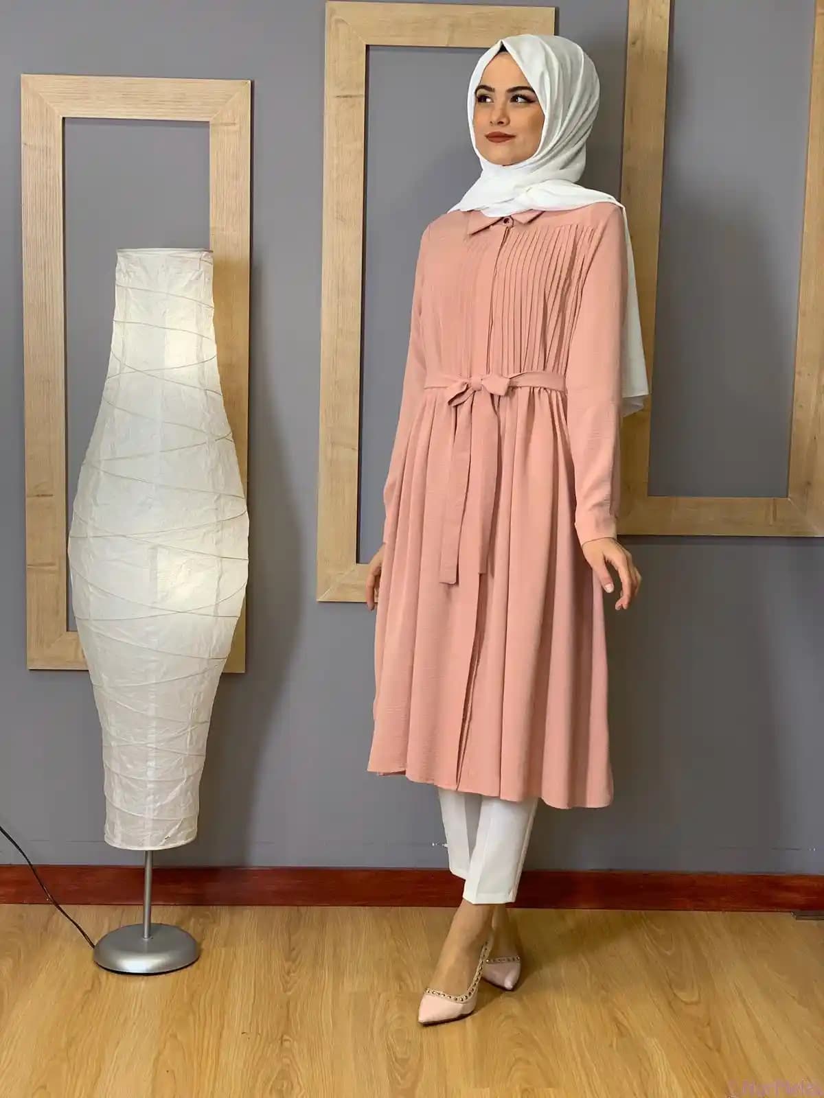 Somon Rengi Tunikler: Günlük ve Özel Günler İçin Şık Kombin Önerileri ve Moda Trendleri