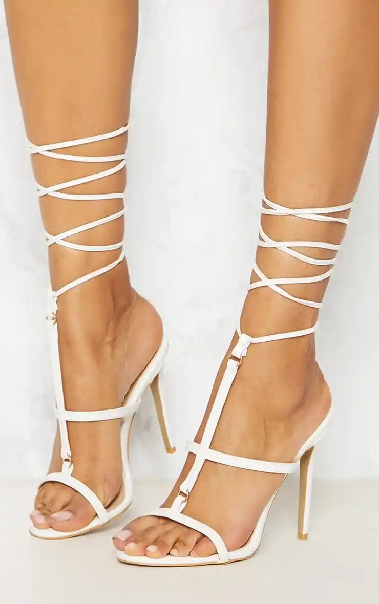 Strappy Sandalet Modelleri ve Giyimle Uyum Sağlayan Yaz Trendleri