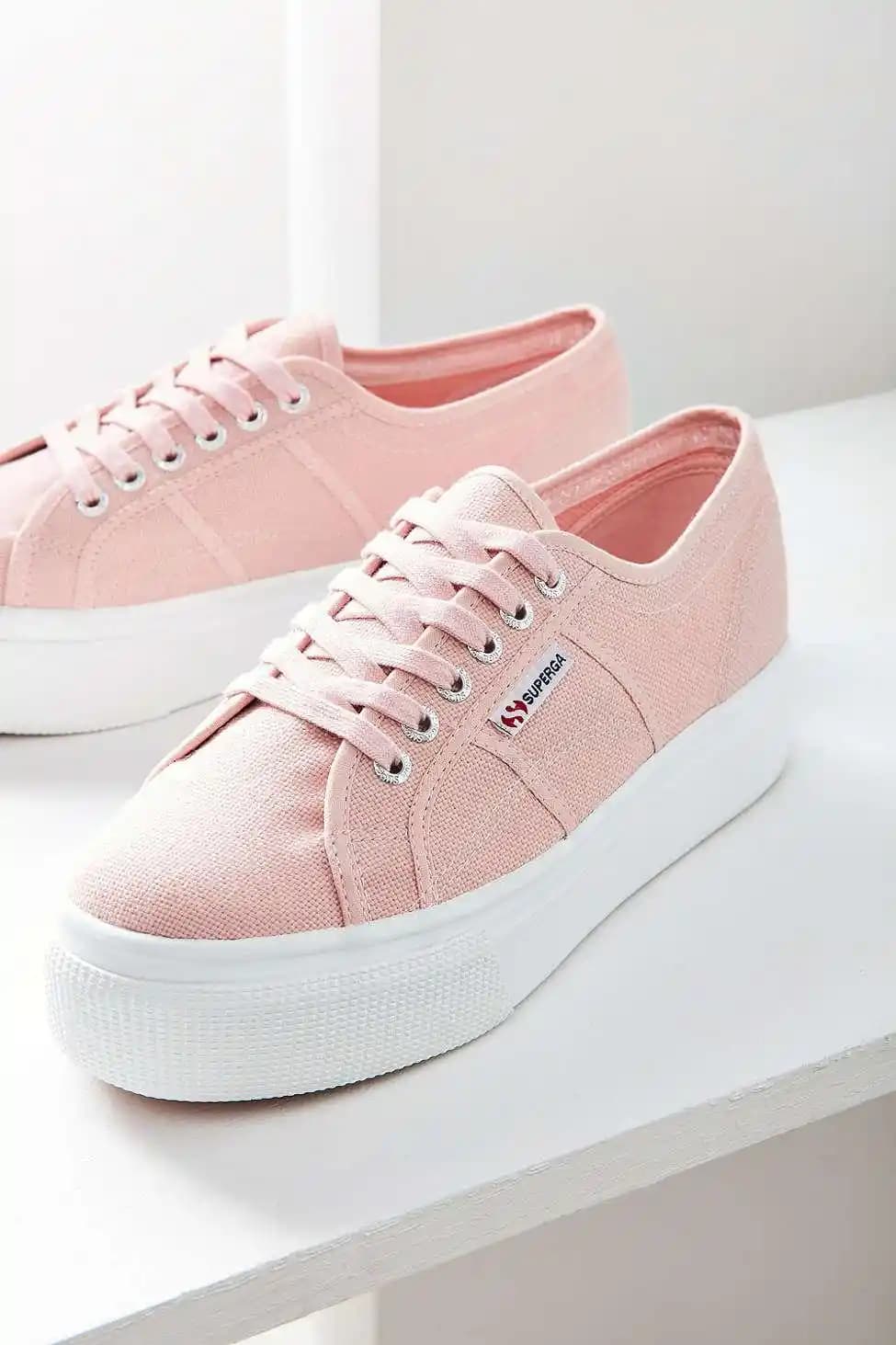 Superga Platform Ayakkabıları ile Şıklık ve Konforu Bir Arada Yakalayın