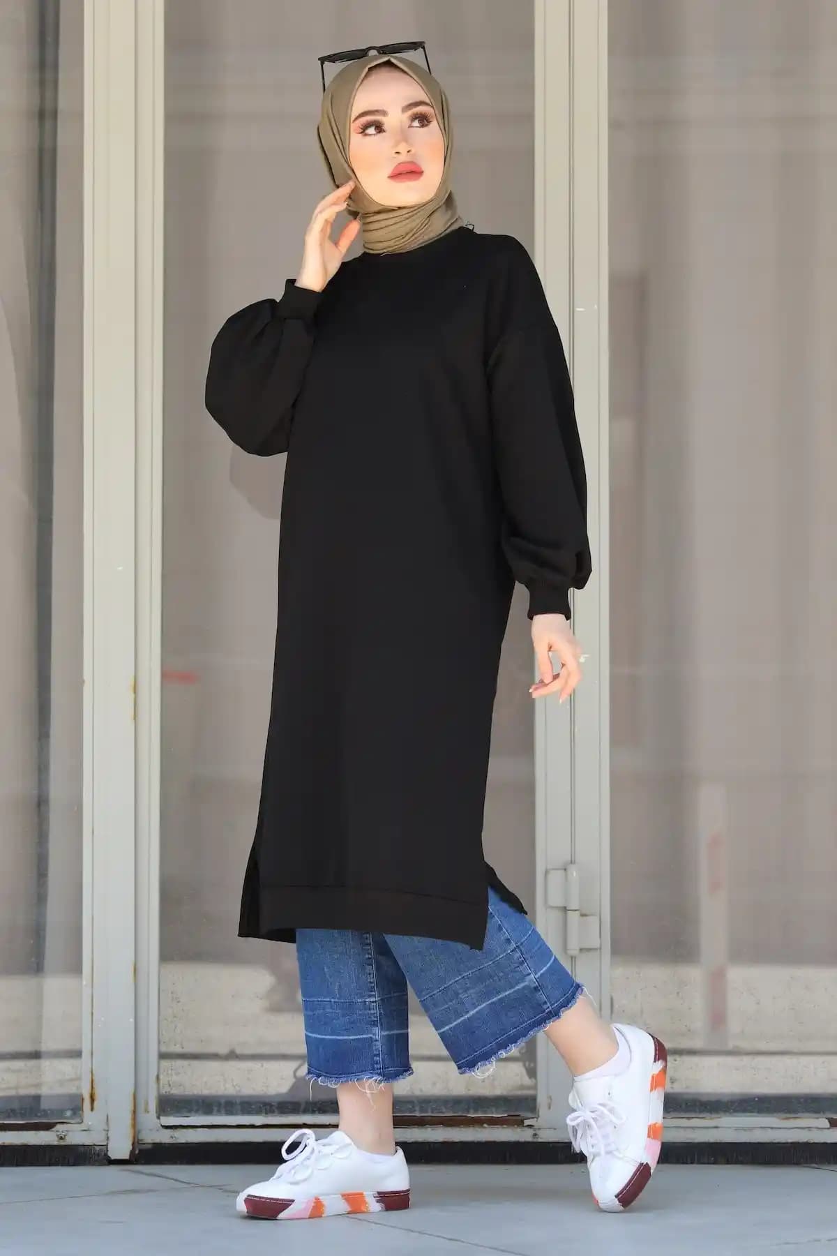 Sweat Tunik Tesettür: Günlük Şıklık ve Konforu Bir Arada Sunan Modern Giyim Seçeneği
