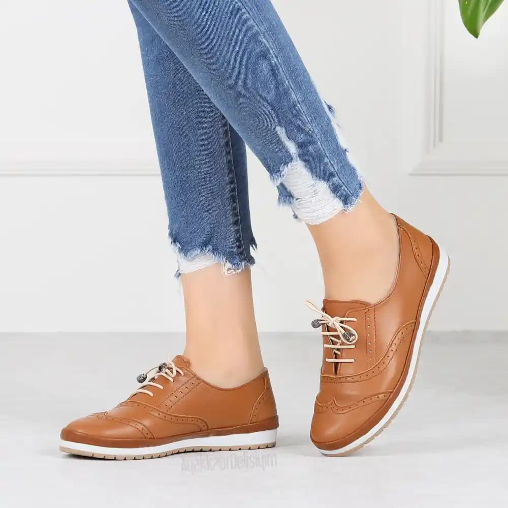 Taba Rengi Spor Ayakkabılarla Şıklık ve Rahatlık Sunan Güncel Moda Trendleri