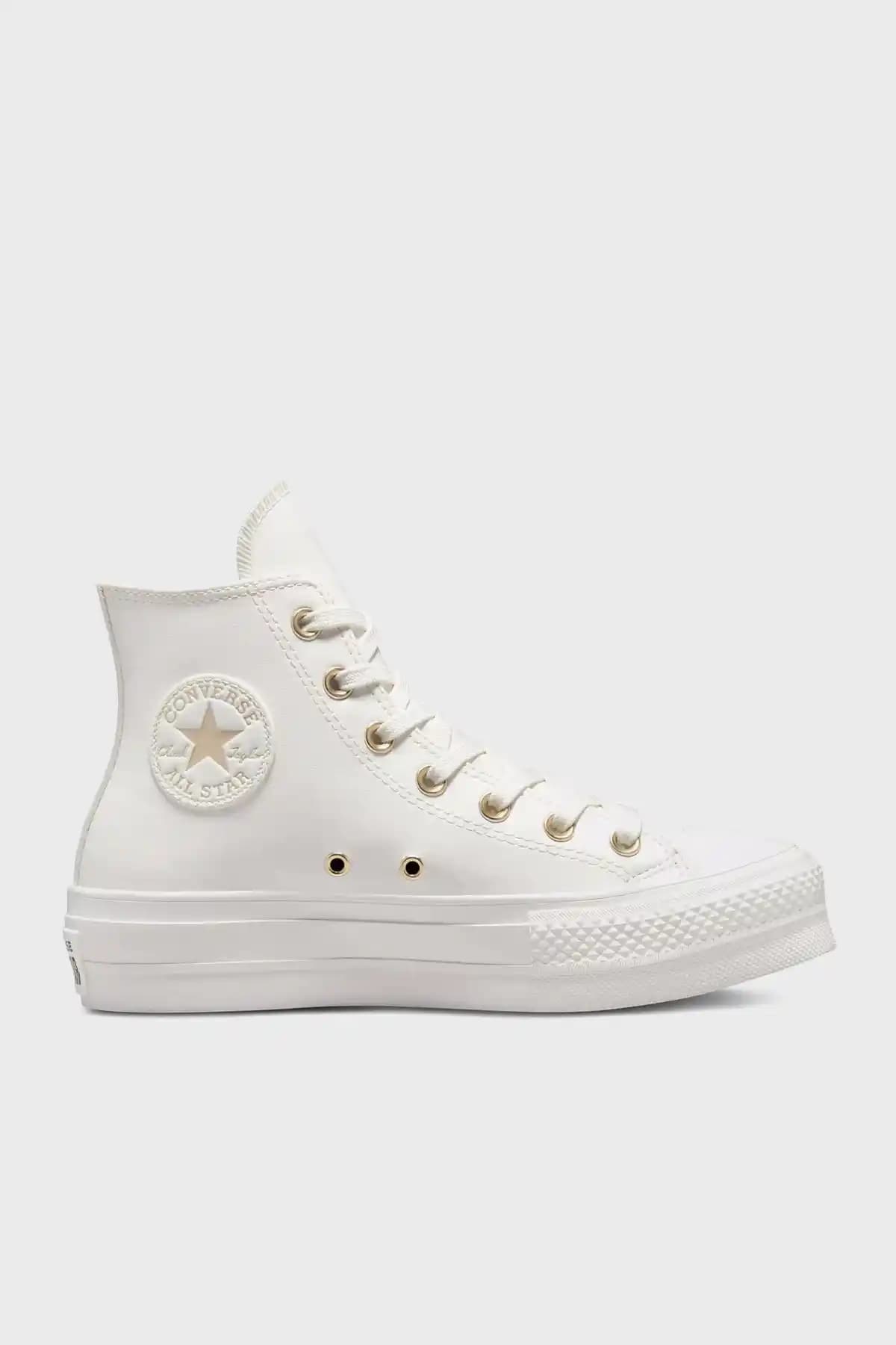 Tabanlı Converse Modelleri: Konfor ve Şıklığın Günlük ve Sokak Stiline Uygun Seçeneği