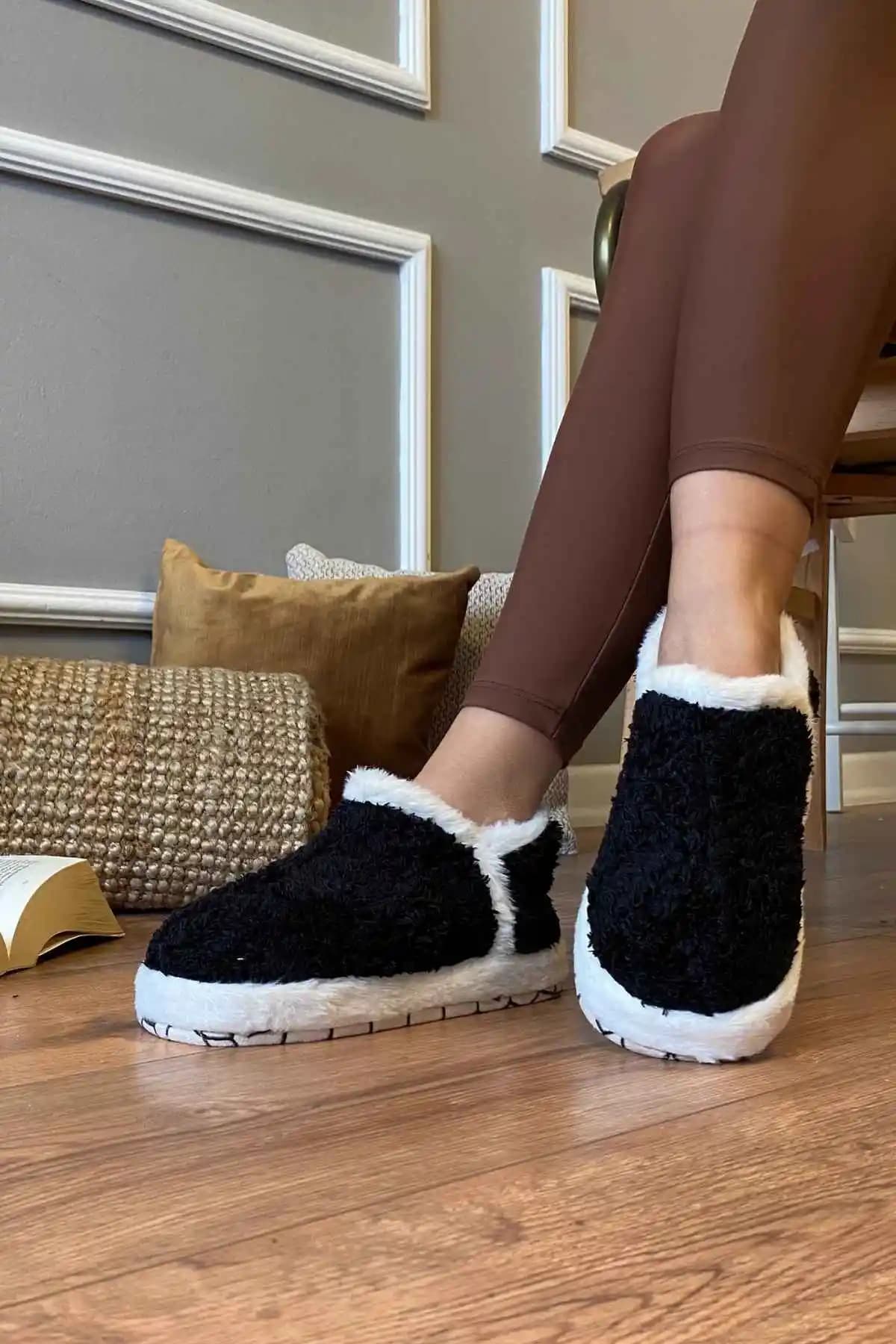 Tabanlı Ev Botları: Konfor ve Şıklık Sunan Modern Ev Giyim Trendi