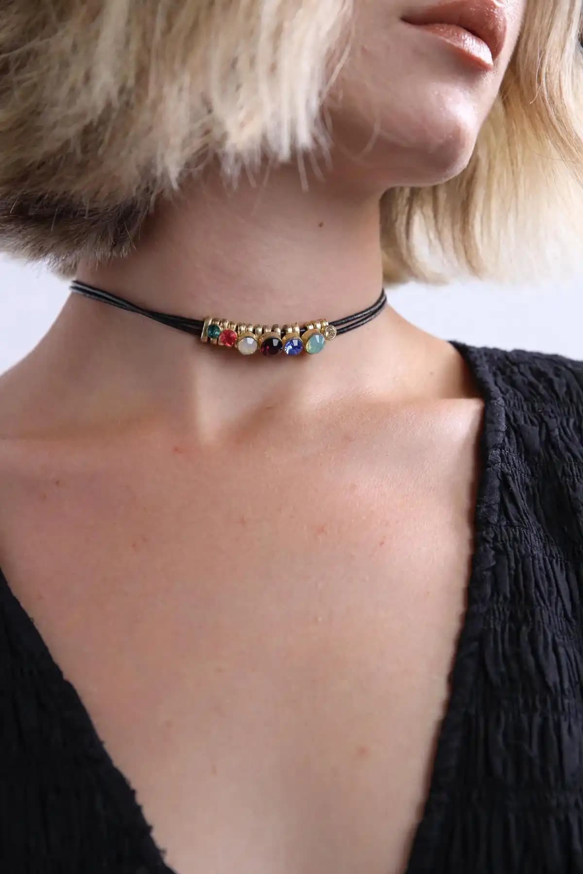 Tasma Kolye Nedir? Giyim ve Aksesuar Dünyasında Şıklığı Yansıtan Detaylar