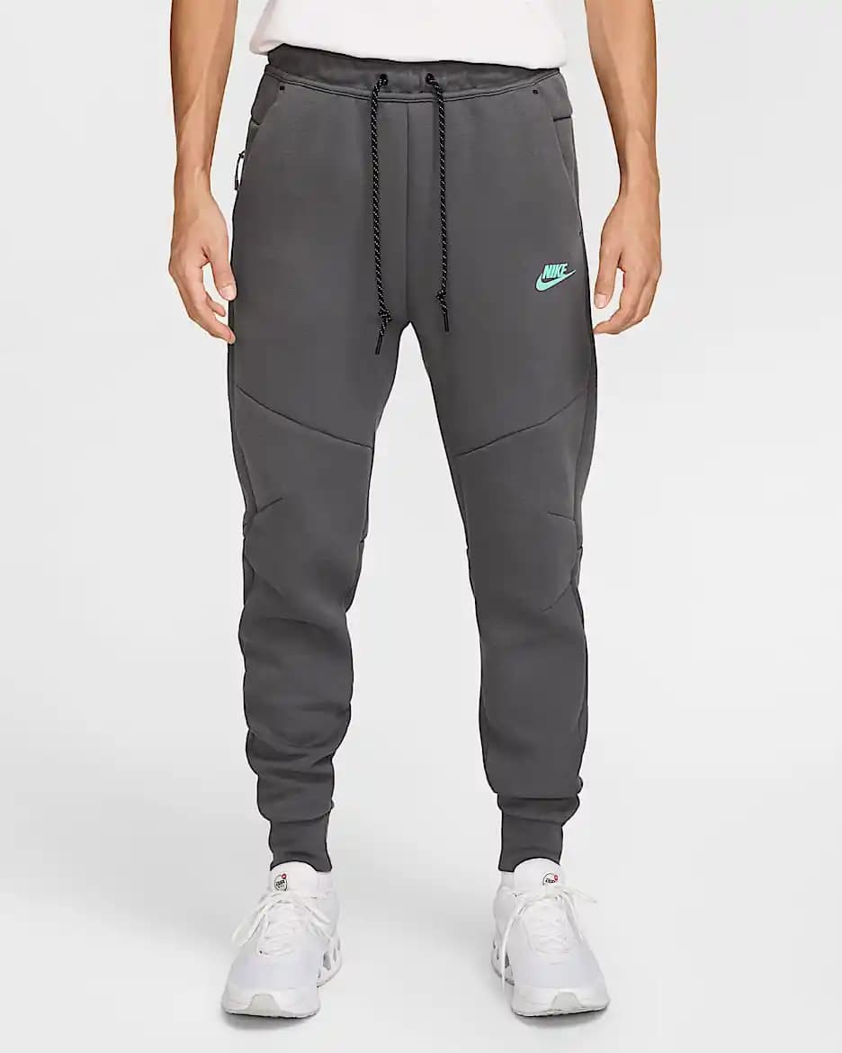 Tech Fleece Jogger ile Günlük Şıklık ve Konforu Bir Arada Yakalayın