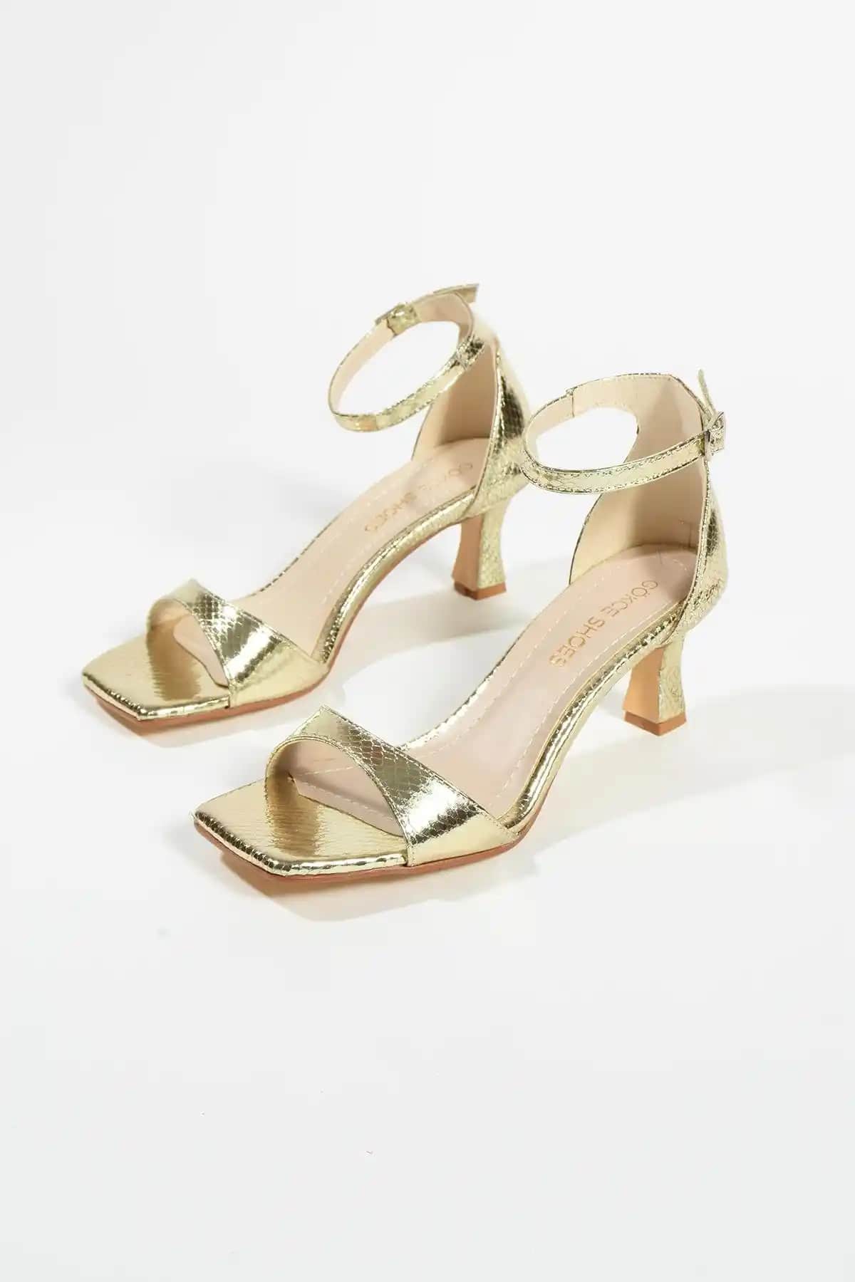 Tek Bant Gold Ayakkabı: Şıklık ve Konforu Bir Arada Sunan Modern Tasarımlar