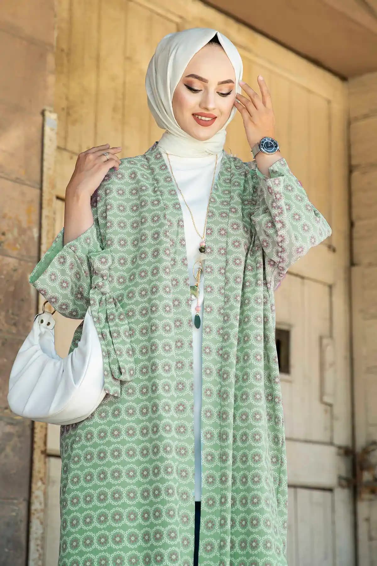 Tesettür Kimono Modelleri ve Kombin İpuçlarıyla Şıklık ve Konforu Yakalayın