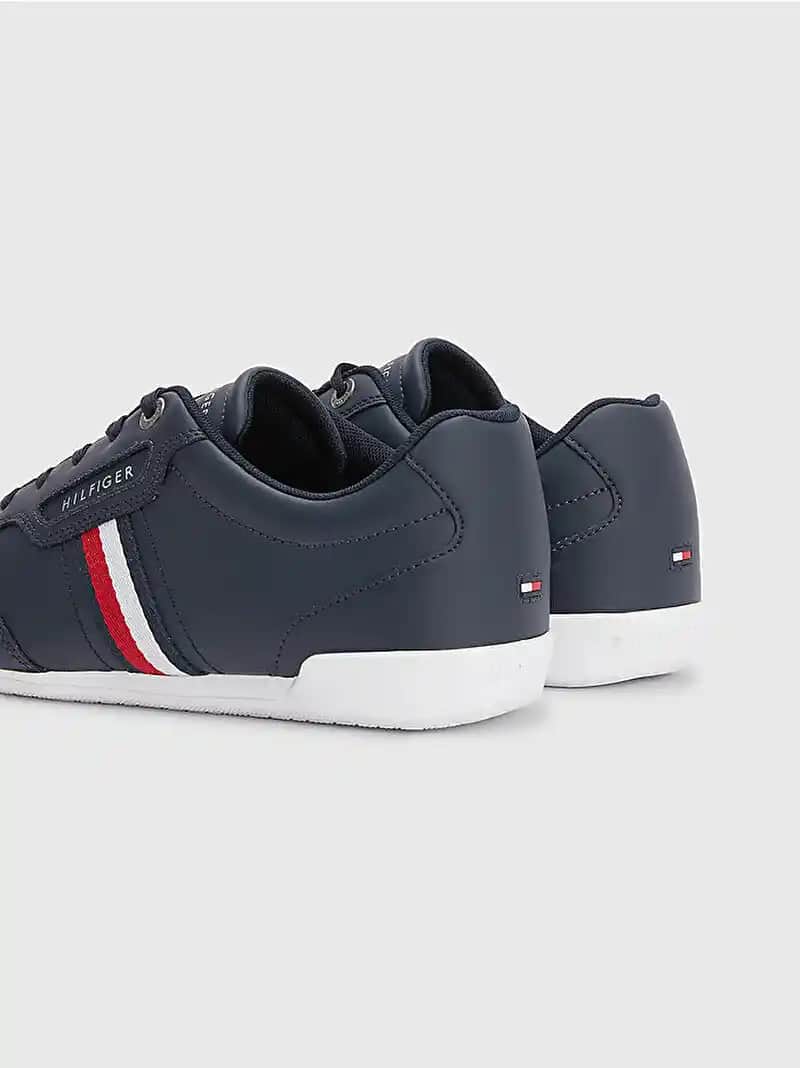 Tommy Hilfiger Erkek Sneakerleri: Şıklık ve Konforun Modern Buluşması