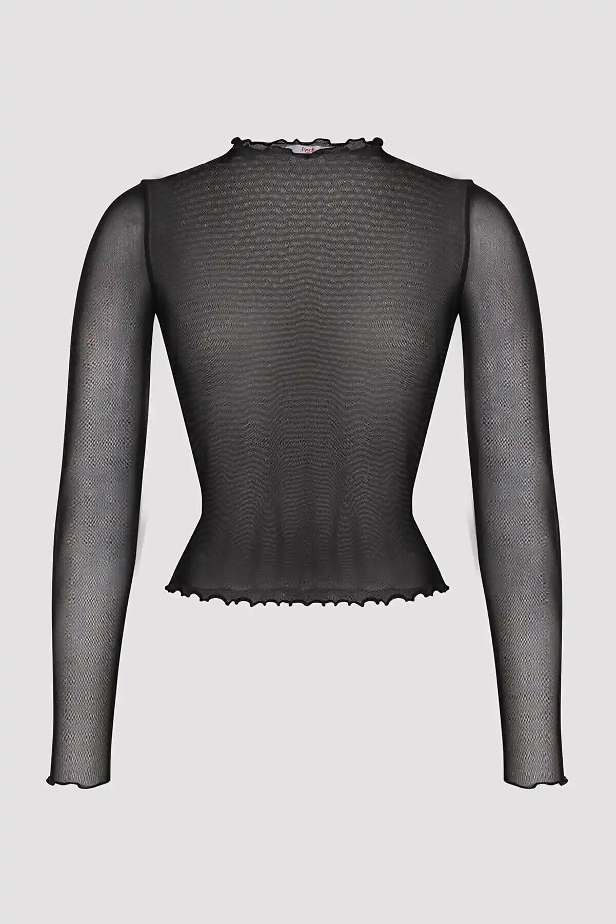 Transparan Üstler: Günümüz Moda Trendlerinin Öne Çıkan ve Cesur Parçası