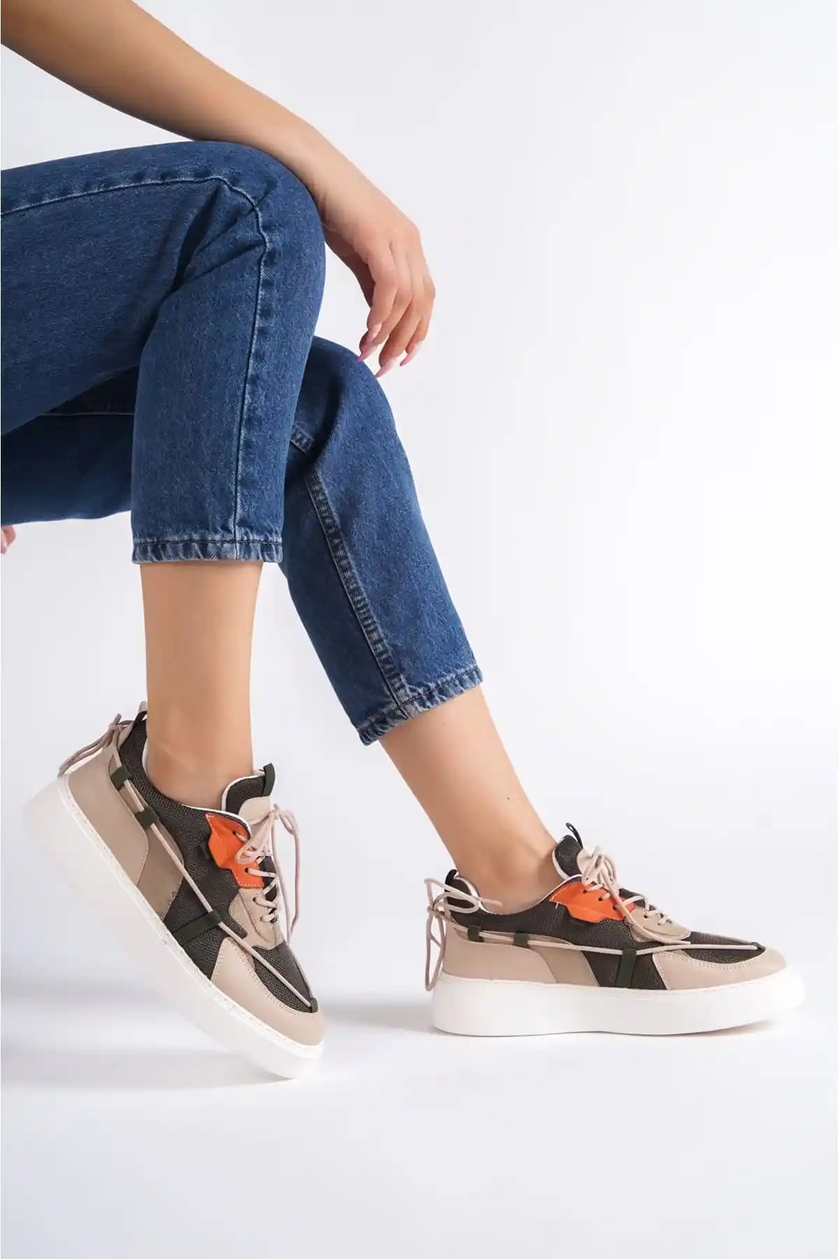 Ucuz Kadın Spor Ayakkabı Rehberi: Ekonomik ve Şık Seçenekler ve Alışveriş İpuçları