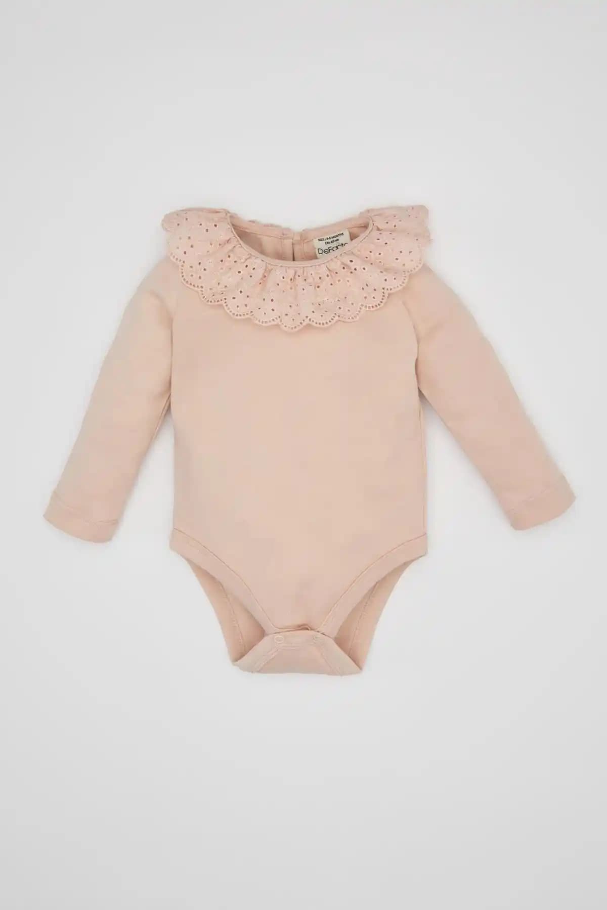Uzun Kollu Çıtçıtlı Bebek Bodyleri: Güvenli ve Pratik Bebek Giyim Seçenekleri
