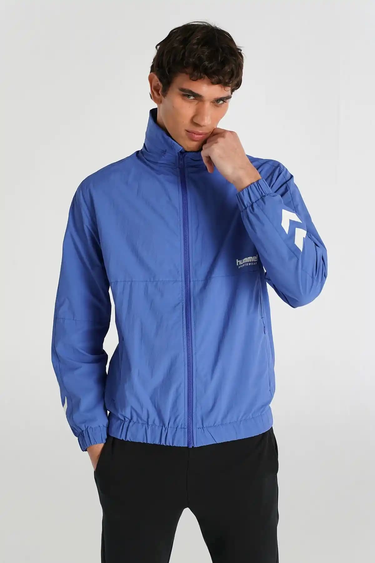 Valentino Yağmurluk Koleksiyonu: Şıklık ve Fonksiyonelliğin Modern Buluşması