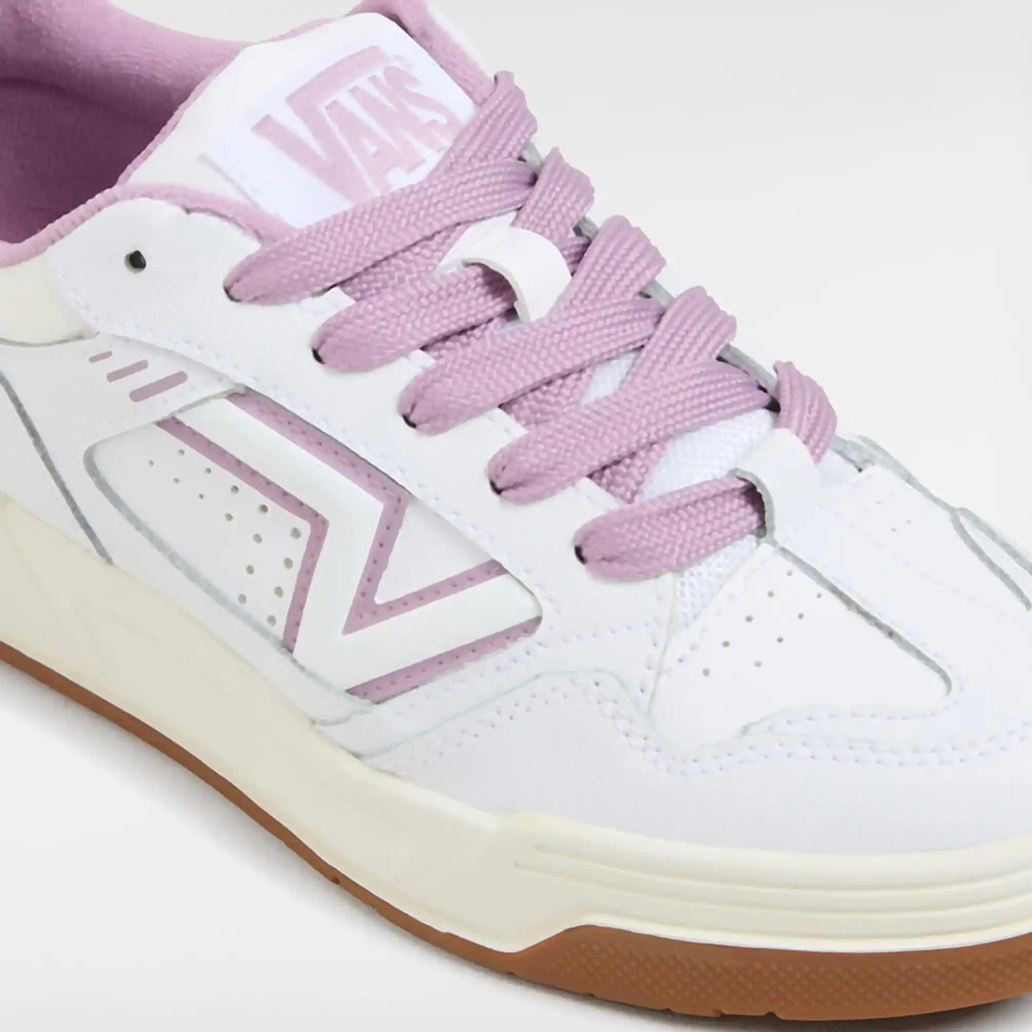 Vans Mor Rengi Modası ve Stil İpuçları: Konfor ve Şıklığı Bir Arada Sunan Seçenekler