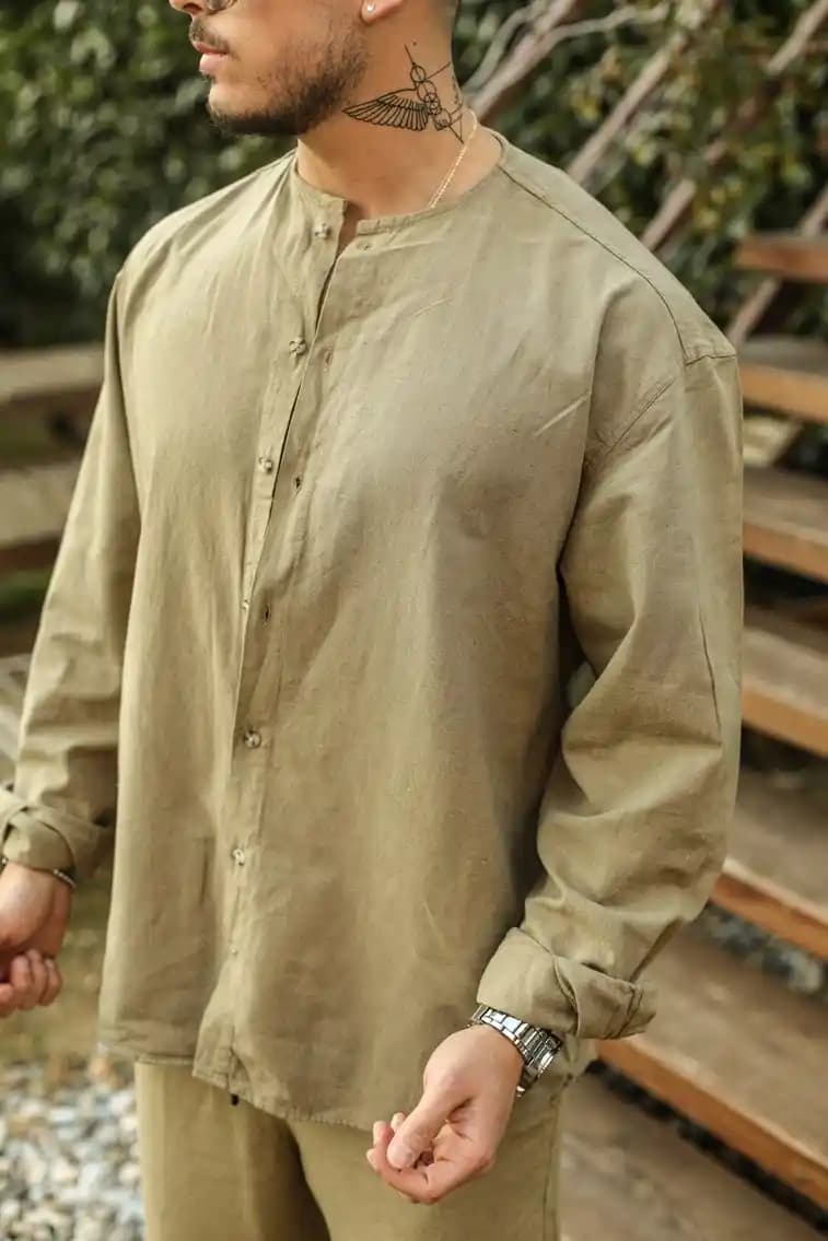 Yakasız Gömlek Modası ve Kombinasyon İpuçlarıyla Modern Tarz Yaratın