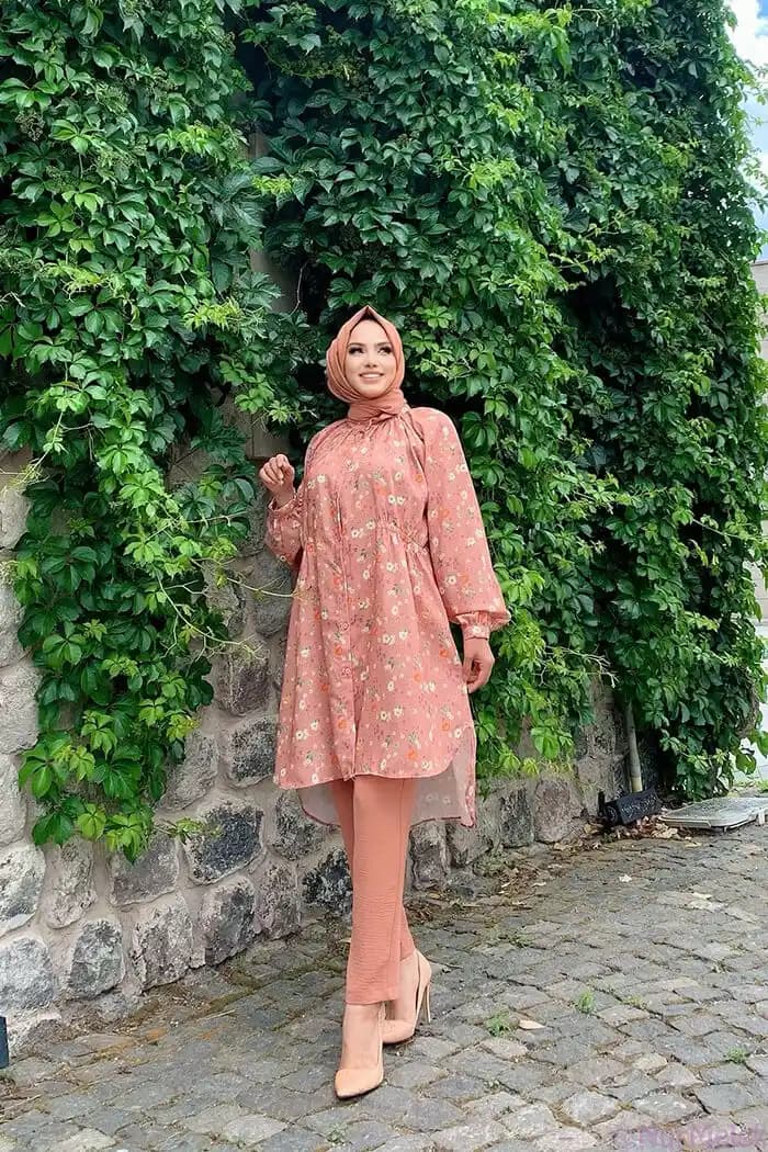 Yazlık Keten Tunik Modelleri: Şıklık ve Rahatlığı Bir Arada Sunan Trendler