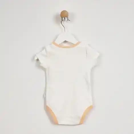 Yenidoğan Çıtçıtlı Bodyler: Rahatlık ve Pratiklik Sunan Bebek Giyim Seçenekleri