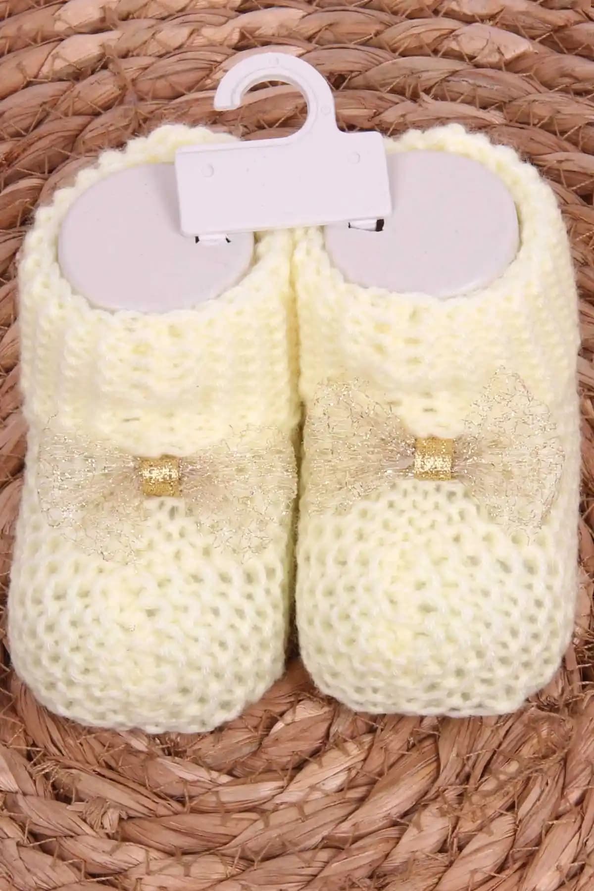 Yenidoğan Patikleri: Bebekler İçin Konfor ve Şıklık Sunan Giyim Aksesuarları