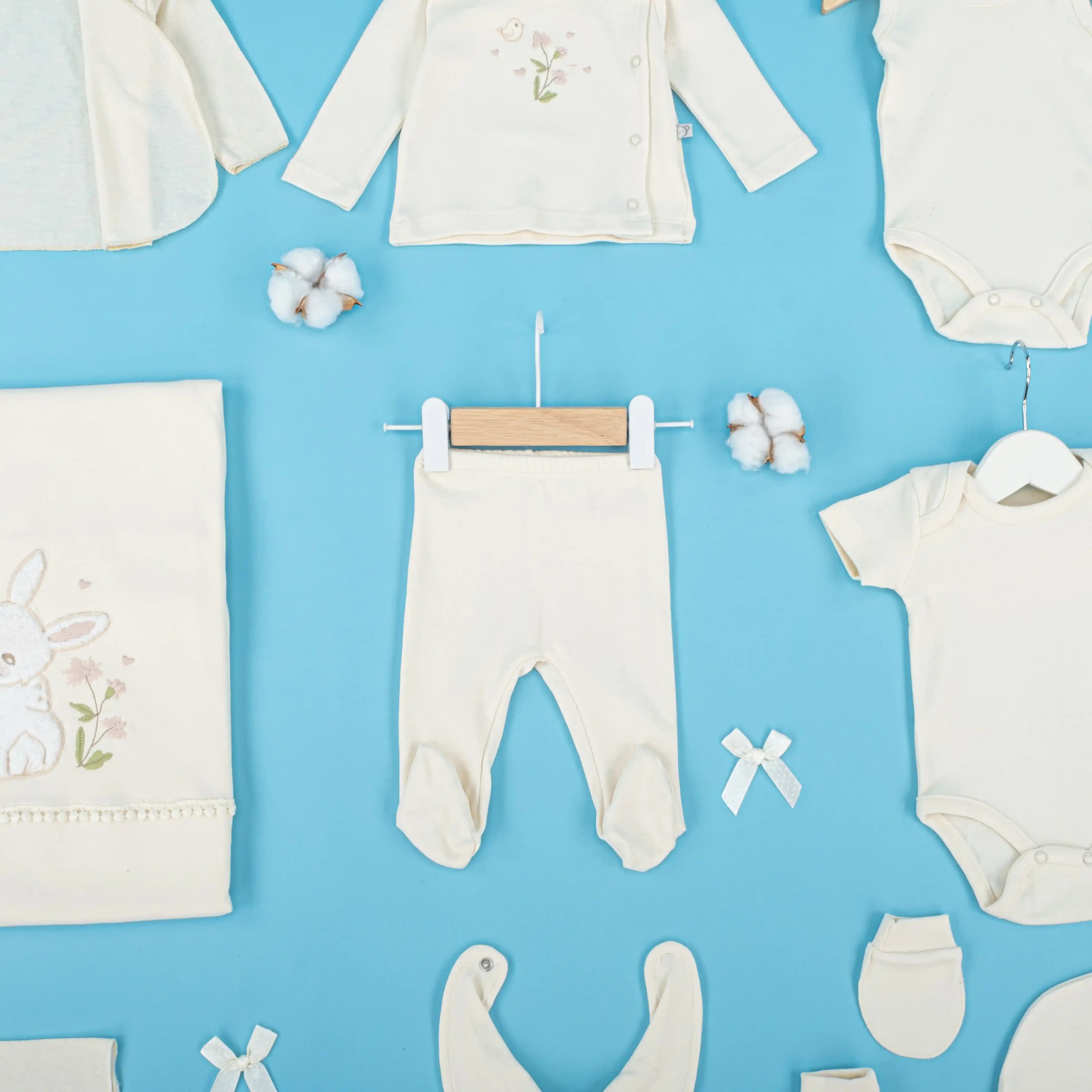 Yenidoğan Setleri: Konfor ve Şıklık Sunan Bebek Giyim ve Aksesuar Seçenekleri