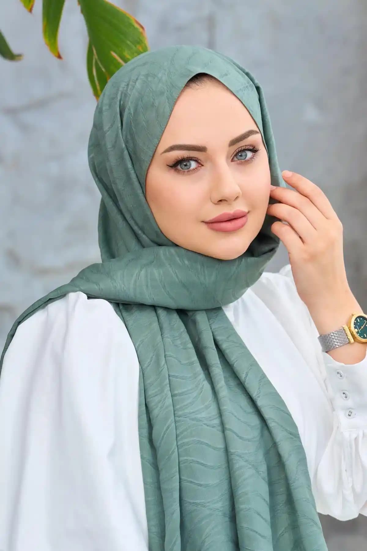 Yeşil Desenli Şal Modelleri ve Kombinasyon İpuçlarıyla Tarzınızı Yükseltin