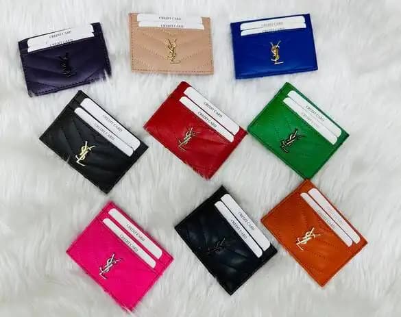 YSL Erkek Cüzdanları: Şıklık ve Fonksiyonelliği Bir Arada Sunan Lüks Tasarımlar