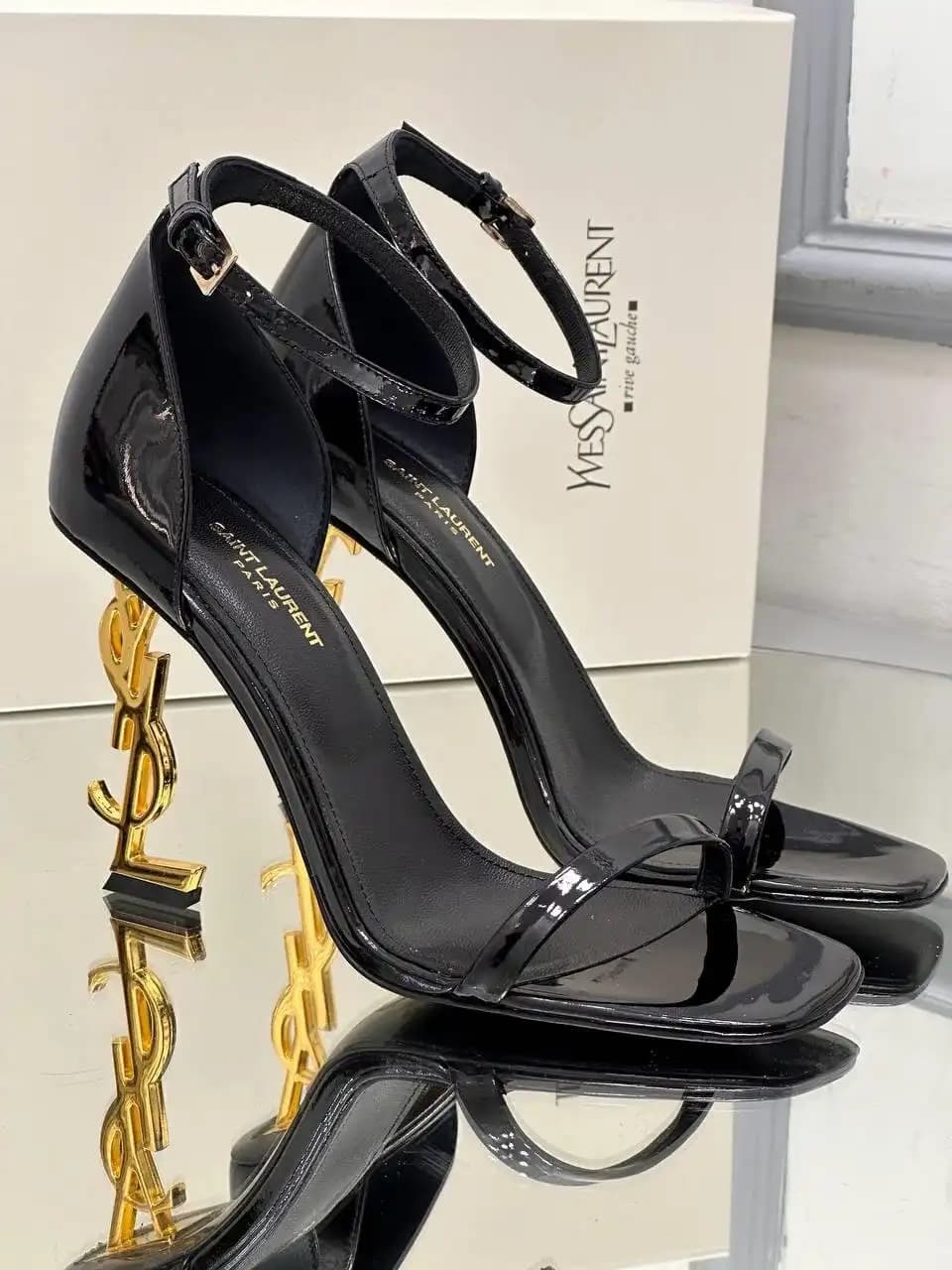 YSL Topuklu Ayakkabıları: Şıklık ve Konforu Bir Arada Sunan Lüks Ayakkabılar