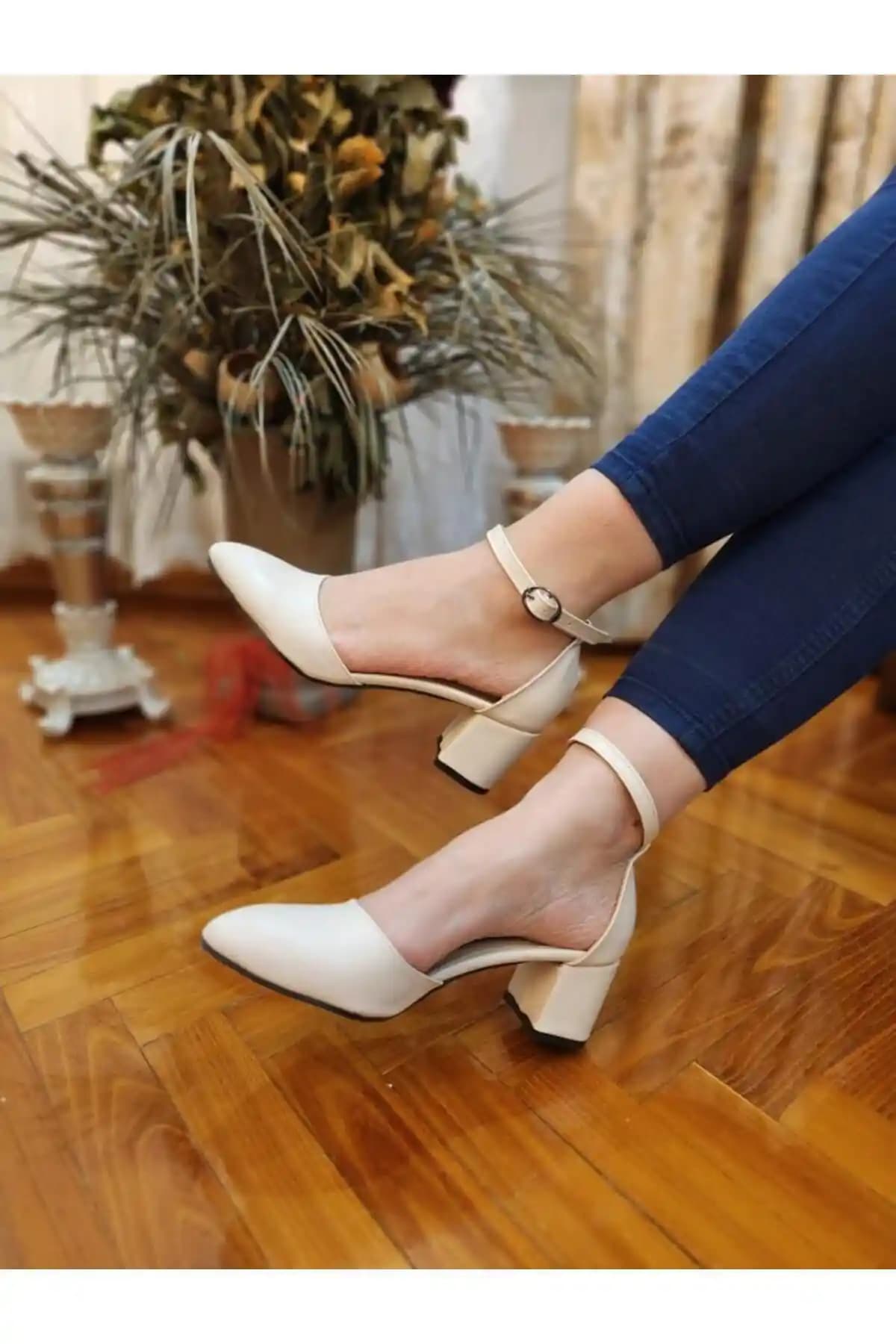 Yumurta Topuk Ayakkabılar: Modern Tarz ve Konforun Buluştuğu Yeni Moda Trendi