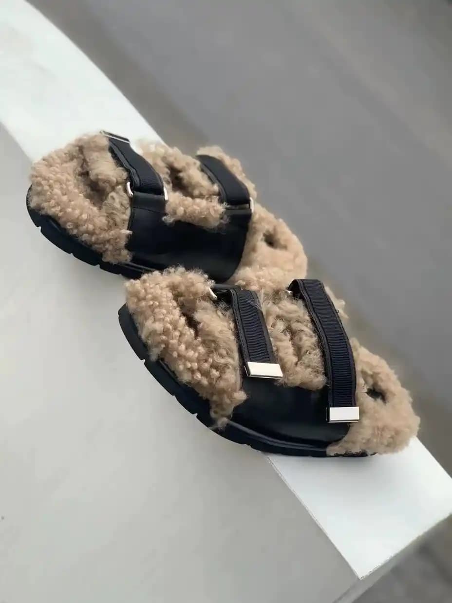 Yün Terliklerin Tarihçesi, Avantajları ve Modern Tasarımlarla Şıklık