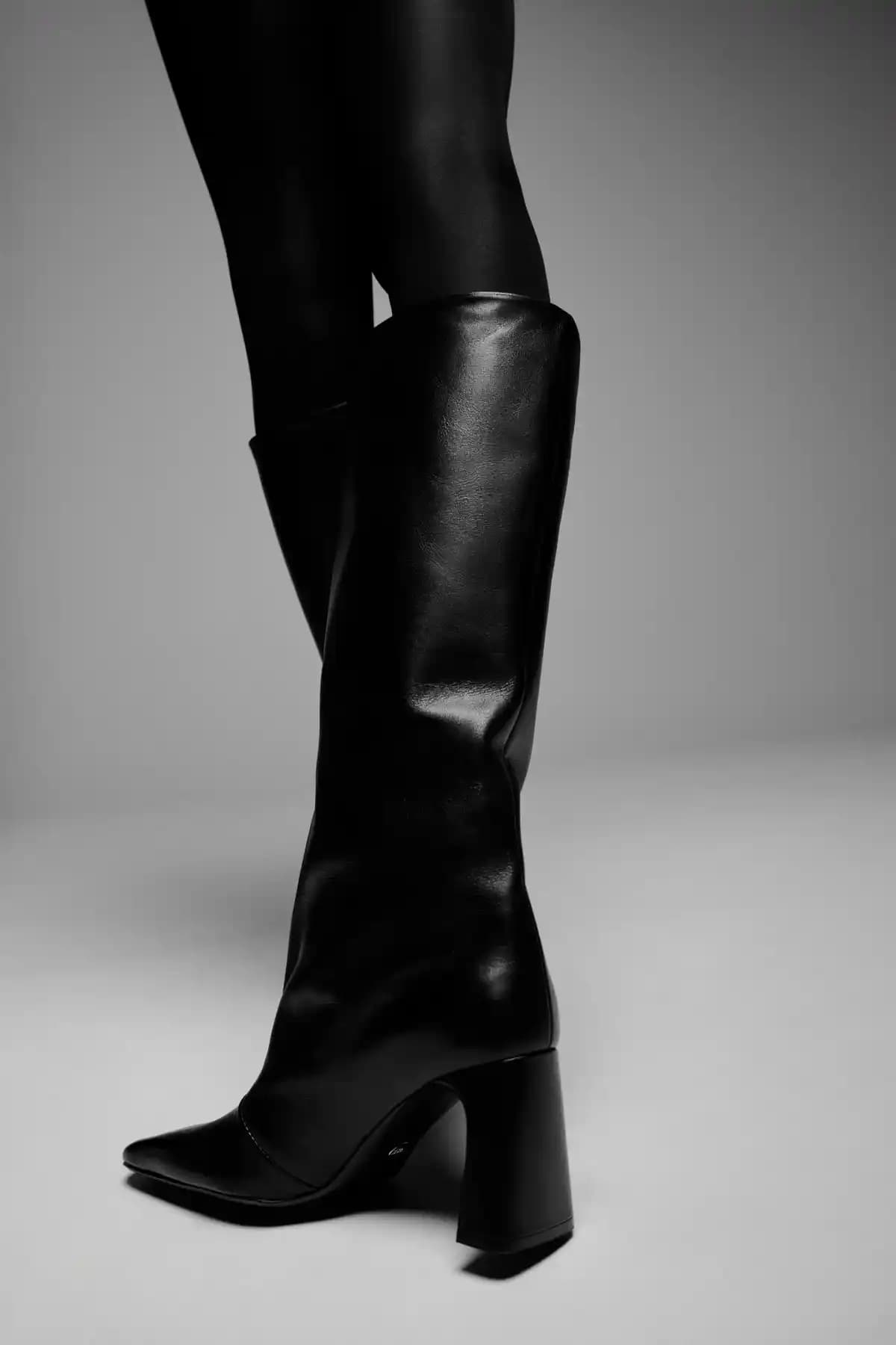 Zara Çizme Koleksiyonu: Kışa Uygun Trend ve Şık Ayakkabı Seçenekleri