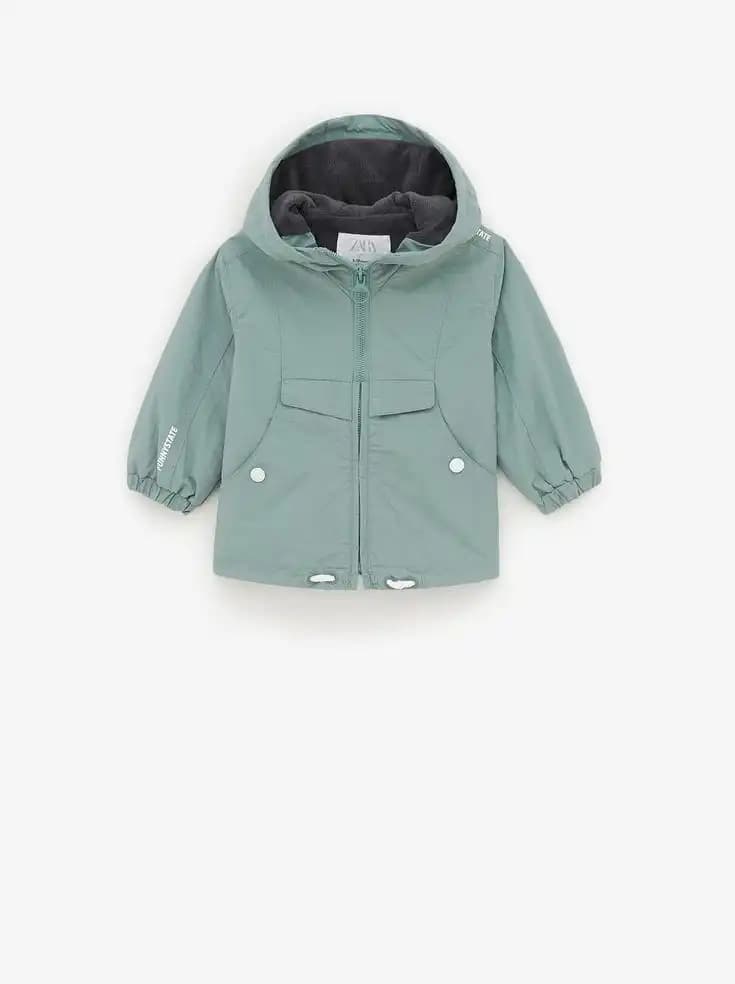 Zara Erkek Çocuk Yağmurlukları: Dayanıklı ve Şık Tasarımlarla Yağışlı Havalar İçin Ideal Seçenek