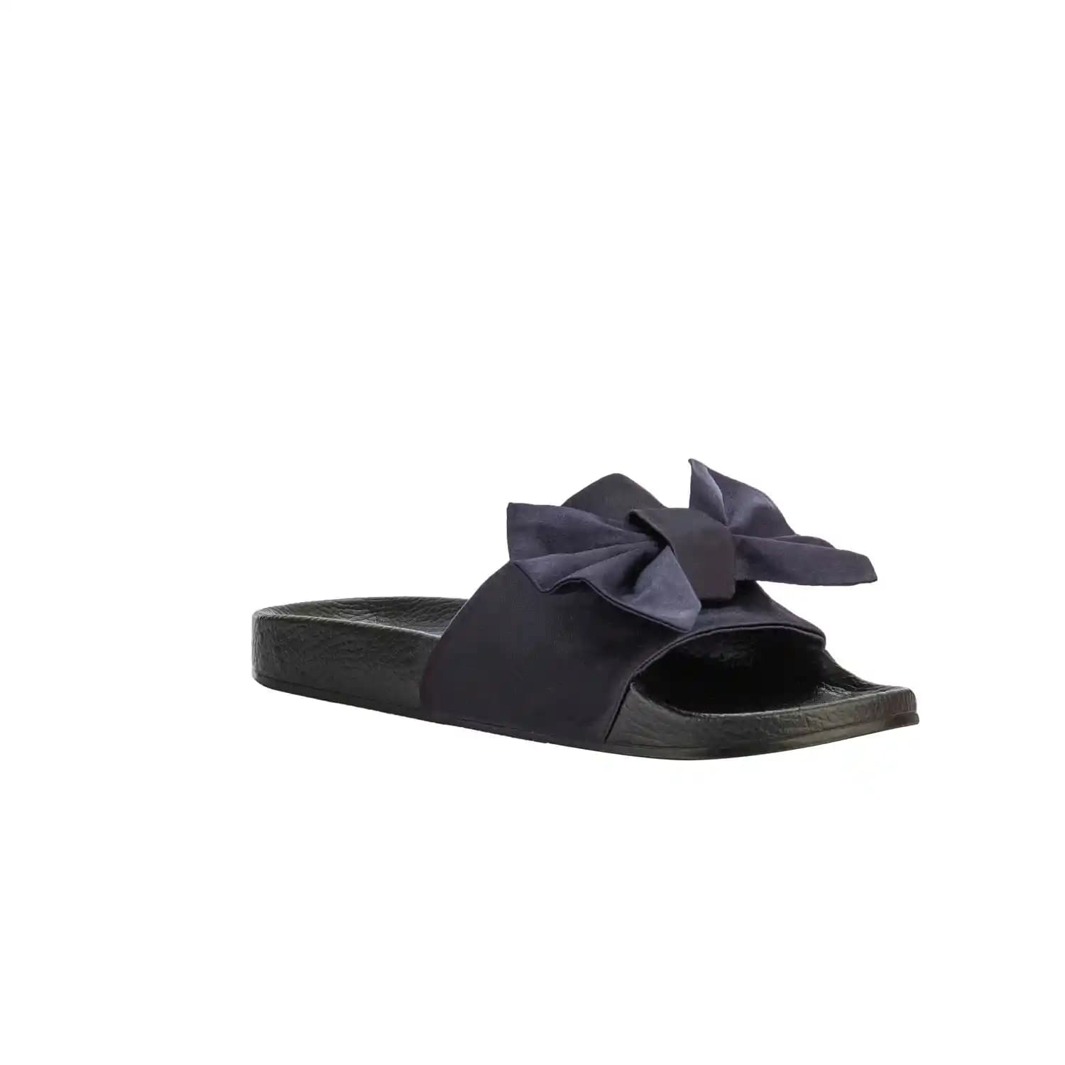 Zara Fiyonklu Terlikler Modada Şıklık ve Konforun Buluşma Noktası